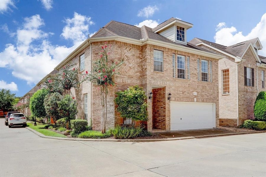Property photo for 2822 Briarhurst Park, Houston, TX