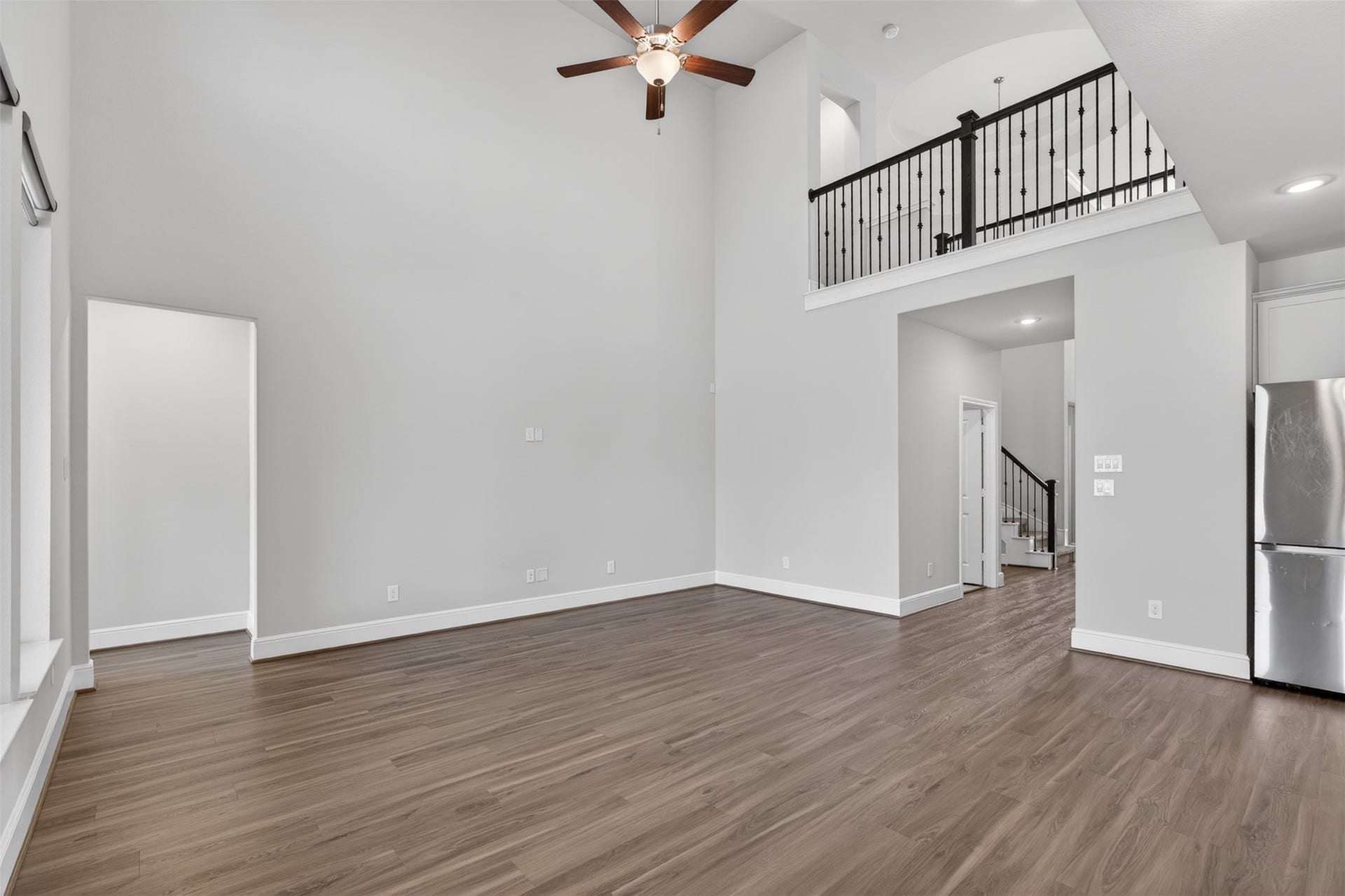 3123 Lantana Trail, Katy, TX 77493 The open concept promotes easy movement between the living spaces and kitchen, perfect for daily living.