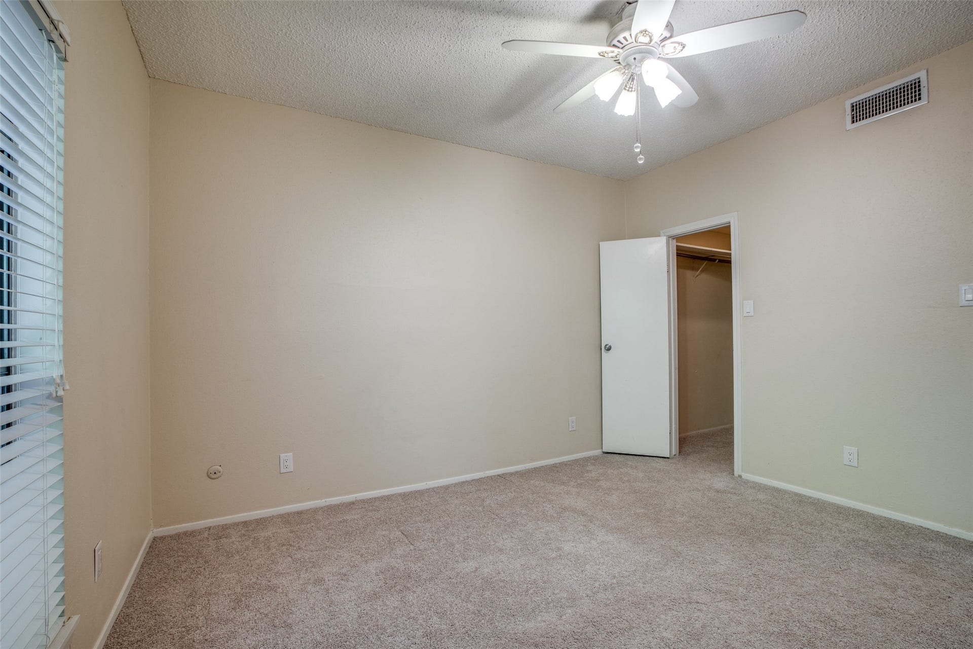 7900 N Stadium Drive, #93, Houston, TX 77030 Ceiling fan in bedroom- looking toward closet