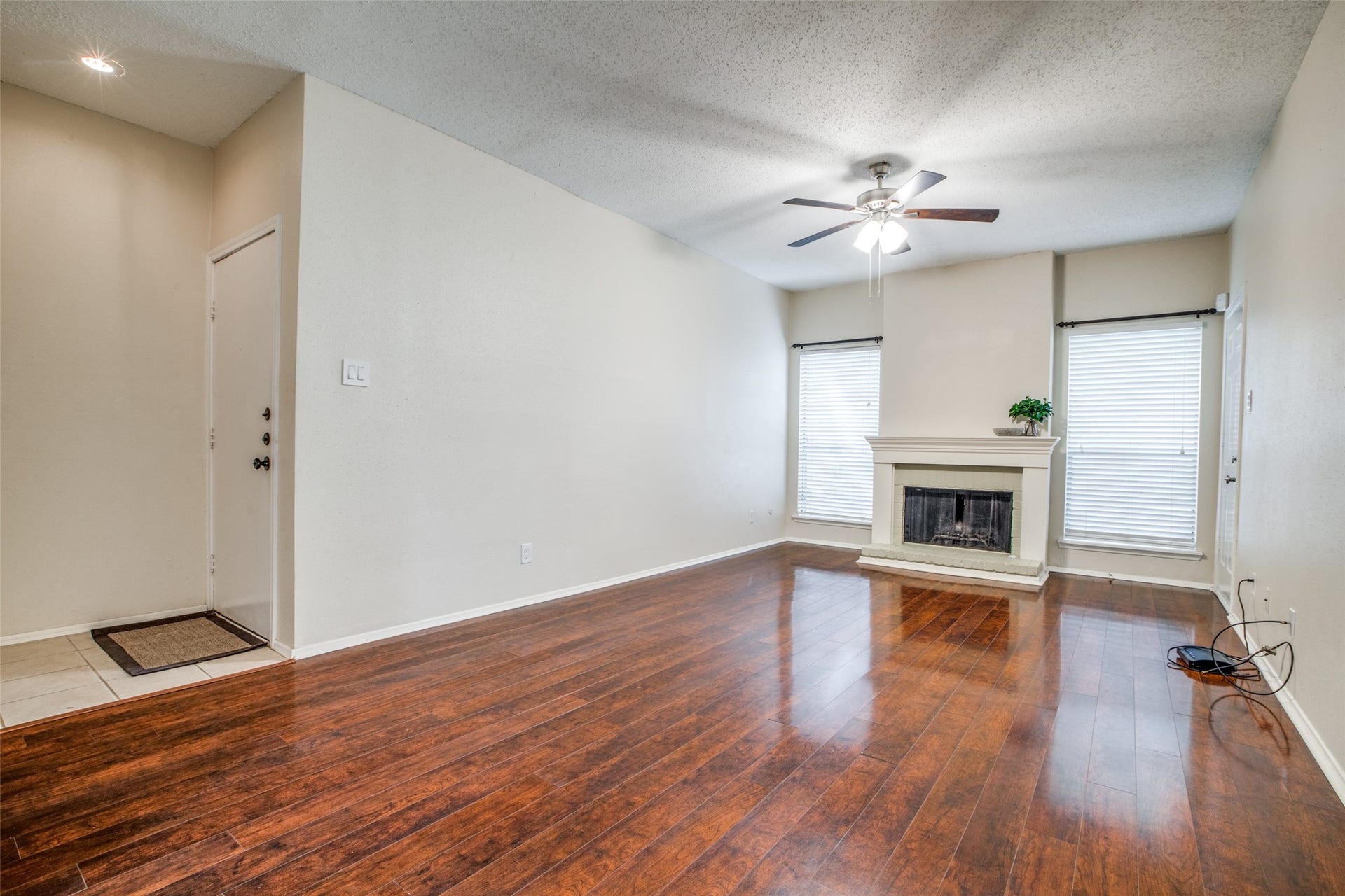 7900 N Stadium Drive, #93, Houston, TX 77030 Entry way into first floor condo. Plenty of natural light thanks to the large windows