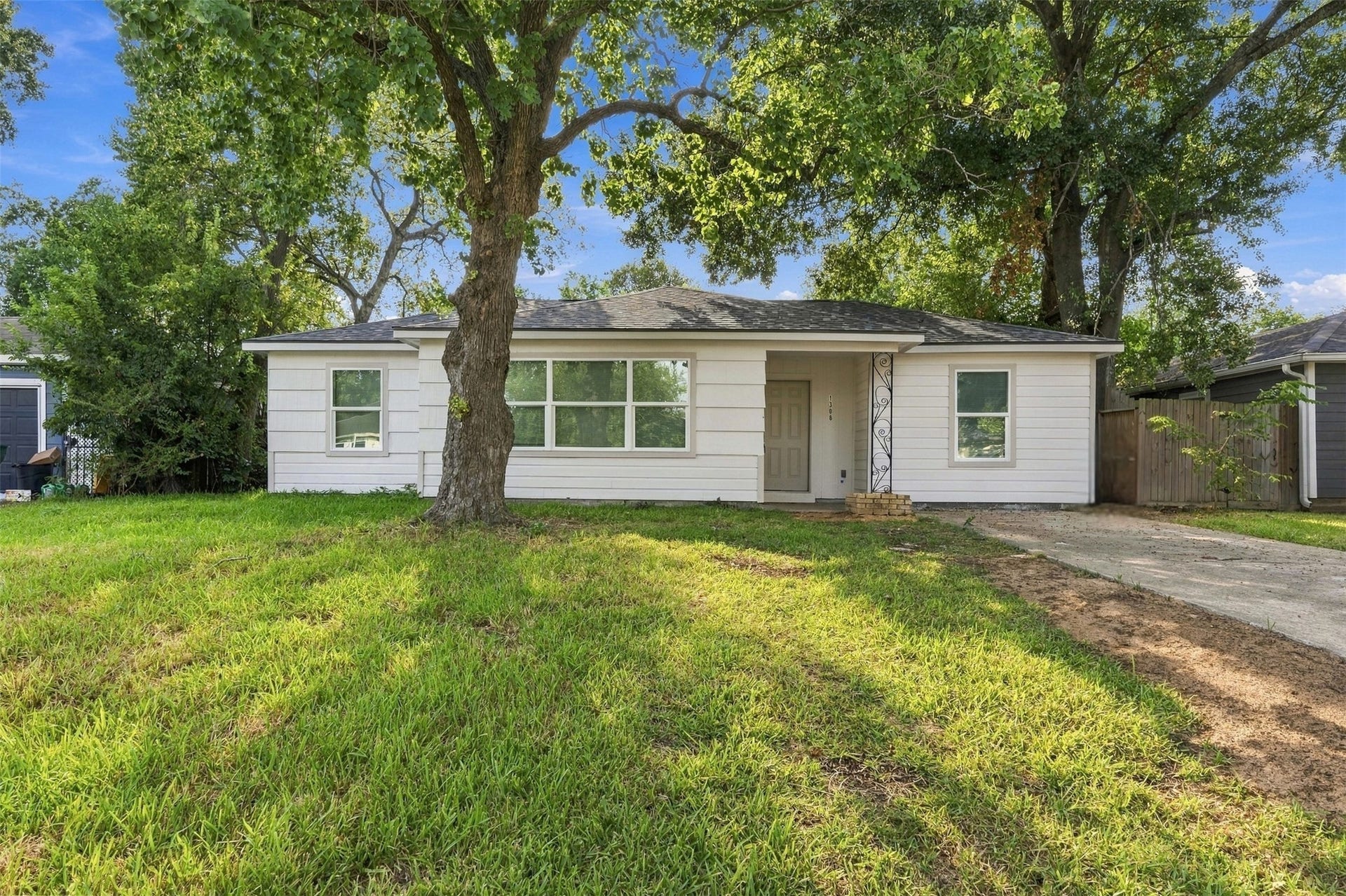 1308 Pecan Drive, Pasadena, TX 77502 1308 Pecan Drive, Pasadena, TX 77502