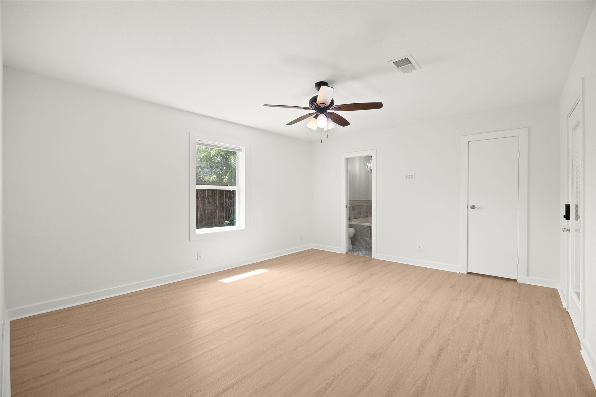 2836 Lockett Street, Houston, TX 77021 2836 Lockett Street, Houston, TX 77021