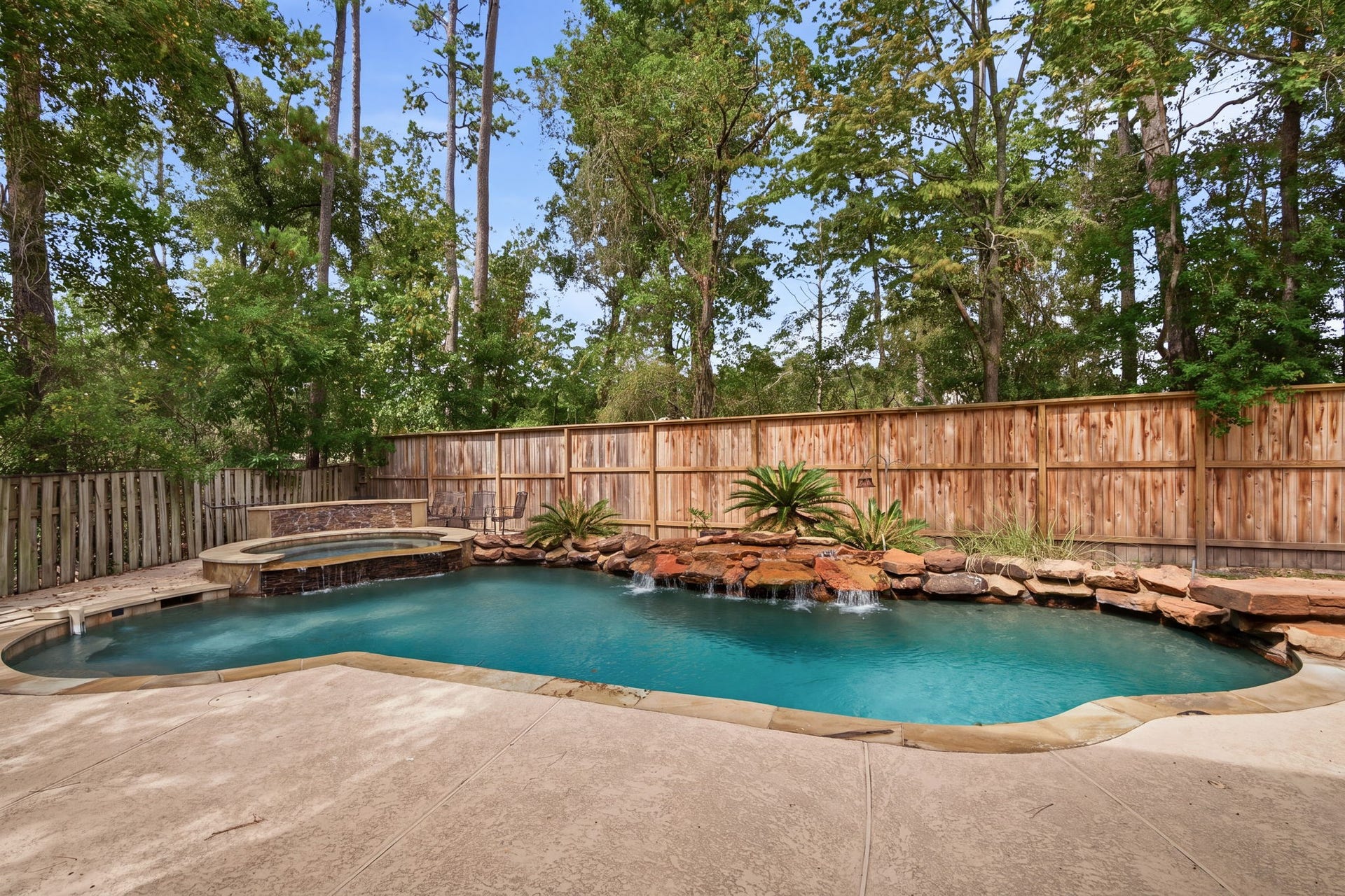 18 Cloud Bank Place, The Woodlands, TX 77382 18 Cloud Bank Place, The Woodlands, TX 77382
