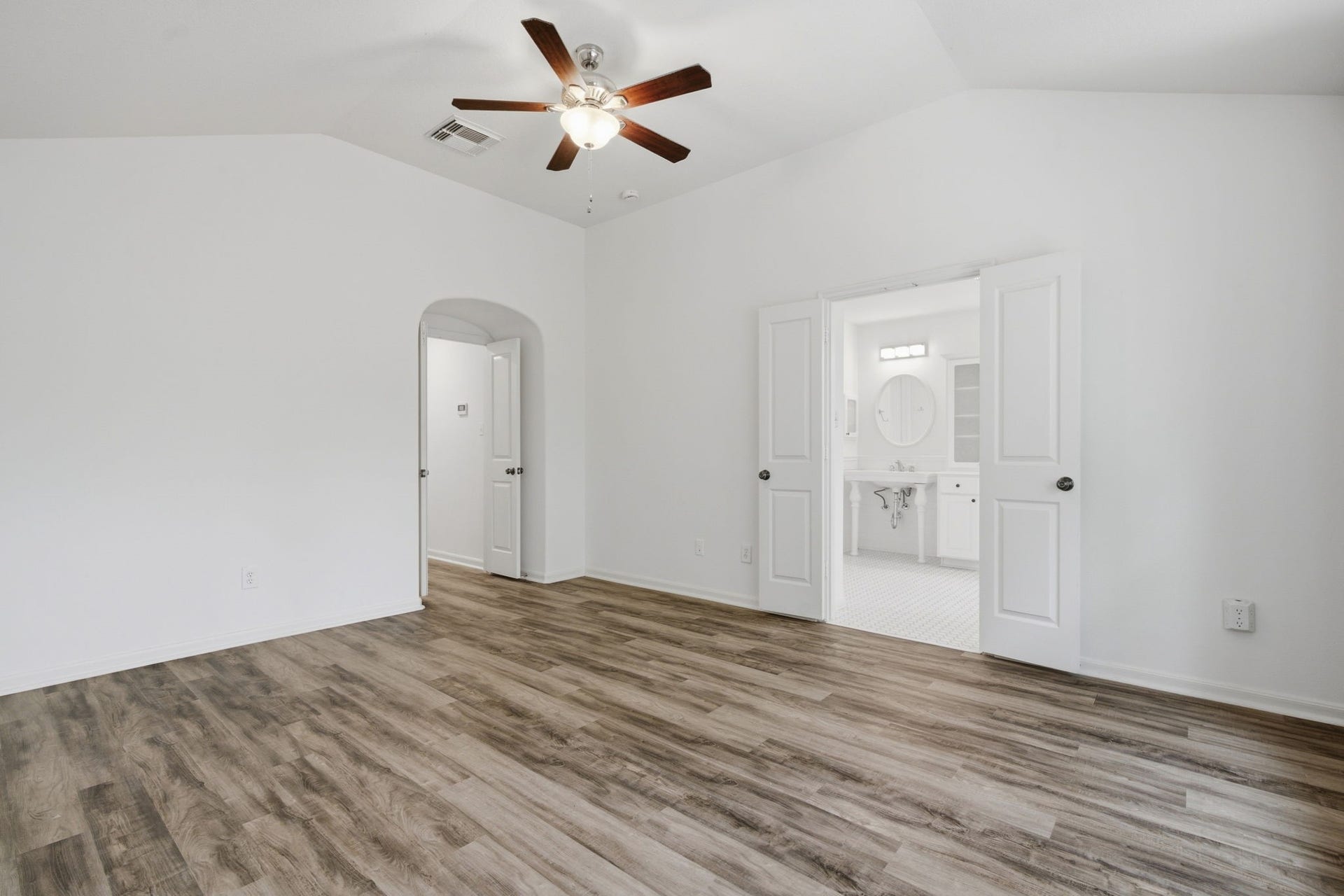 18 Cloud Bank Place, The Woodlands, TX 77382 18 Cloud Bank Place, The Woodlands, TX 77382