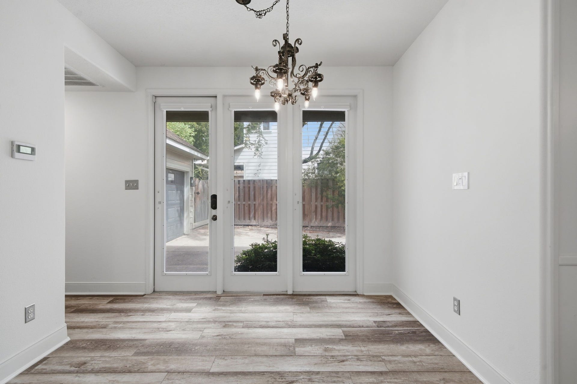 18 Cloud Bank Place, The Woodlands, TX 77382 Light-filled breakfast area with beautiful french doors opening to the outdoor space.