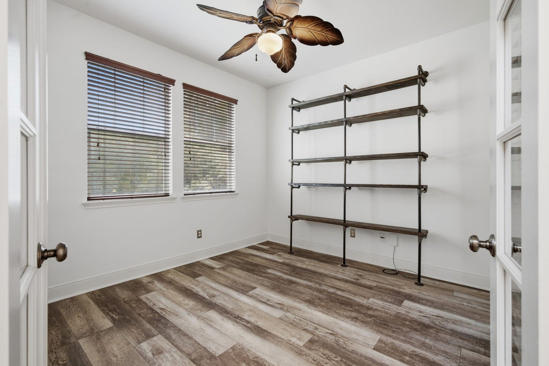 18 Cloud Bank Place, The Woodlands, TX 77382 18 Cloud Bank Place, The Woodlands, TX 77382