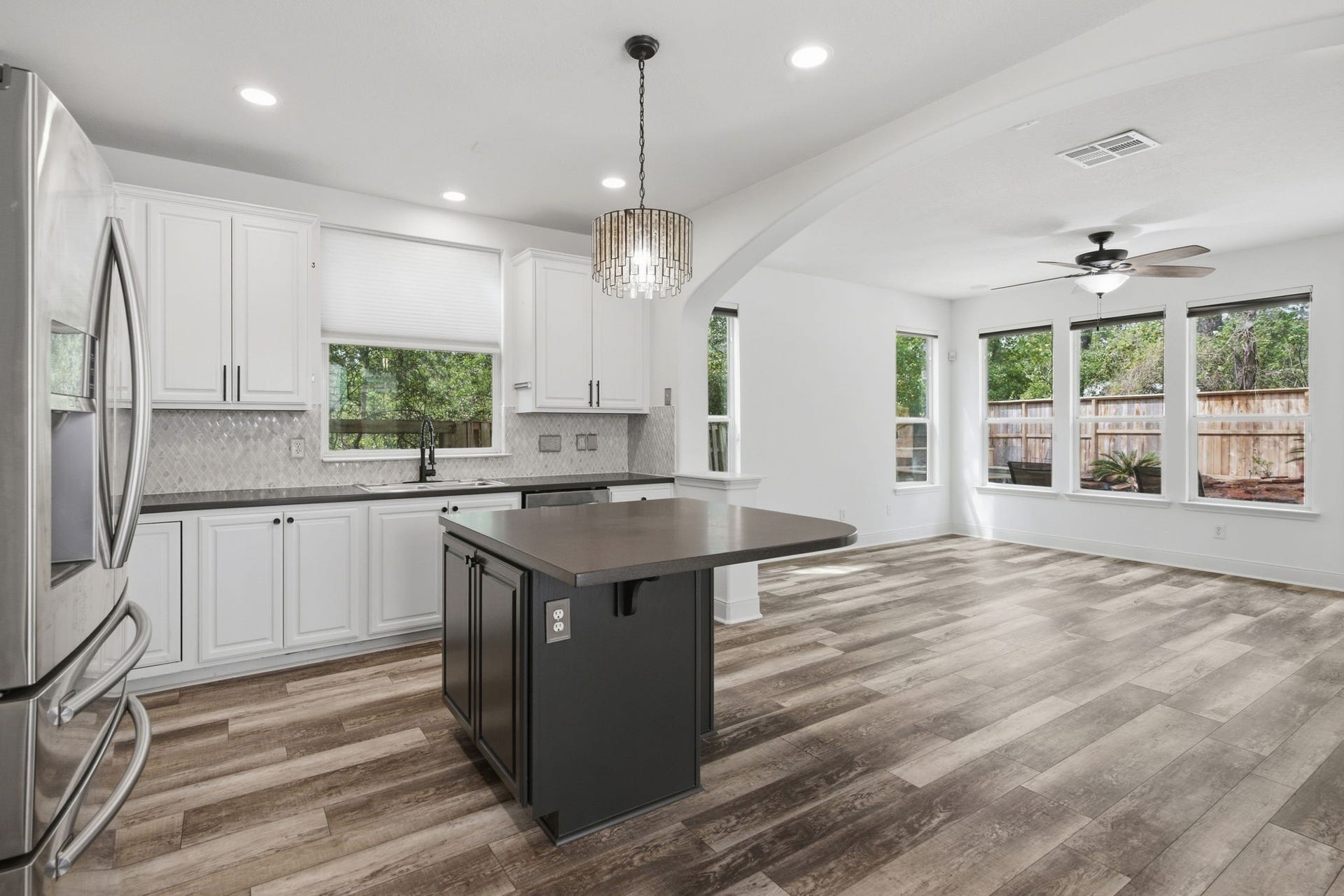 18 Cloud Bank Place, The Woodlands, TX 77382 18 Cloud Bank Place, The Woodlands, TX 77382