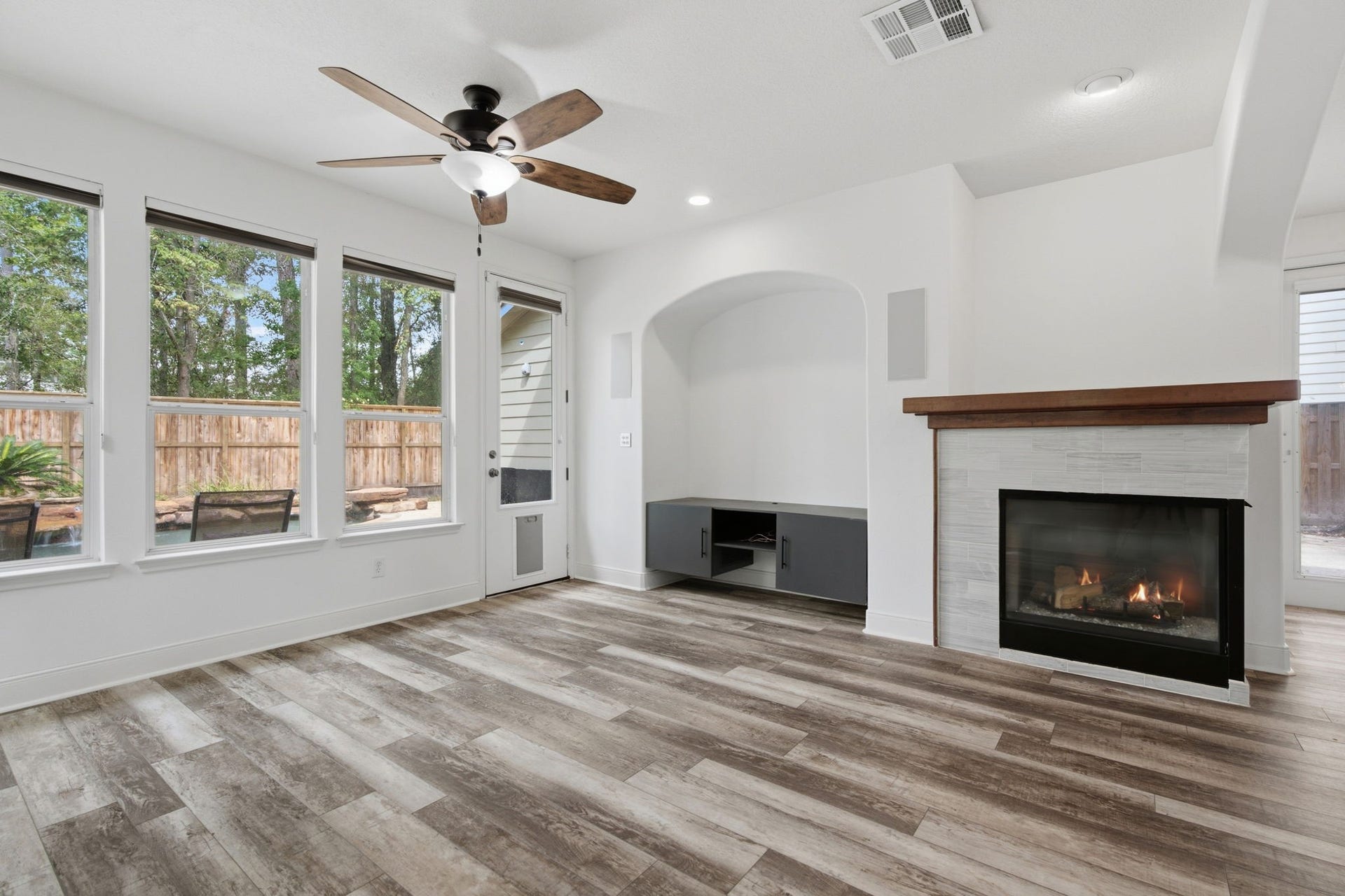 18 Cloud Bank Place, The Woodlands, TX 77382 18 Cloud Bank Place, The Woodlands, TX 77382