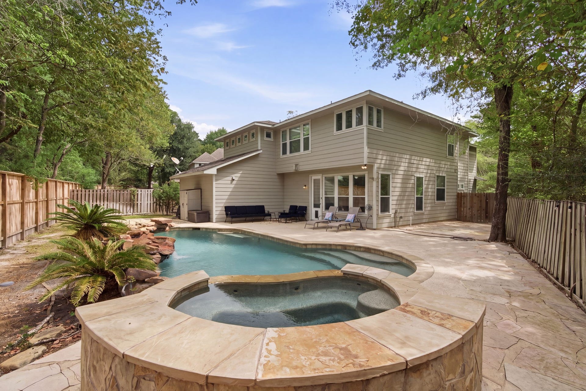 18 Cloud Bank Place, The Woodlands, TX 77382 18 Cloud Bank Place, The Woodlands, TX 77382