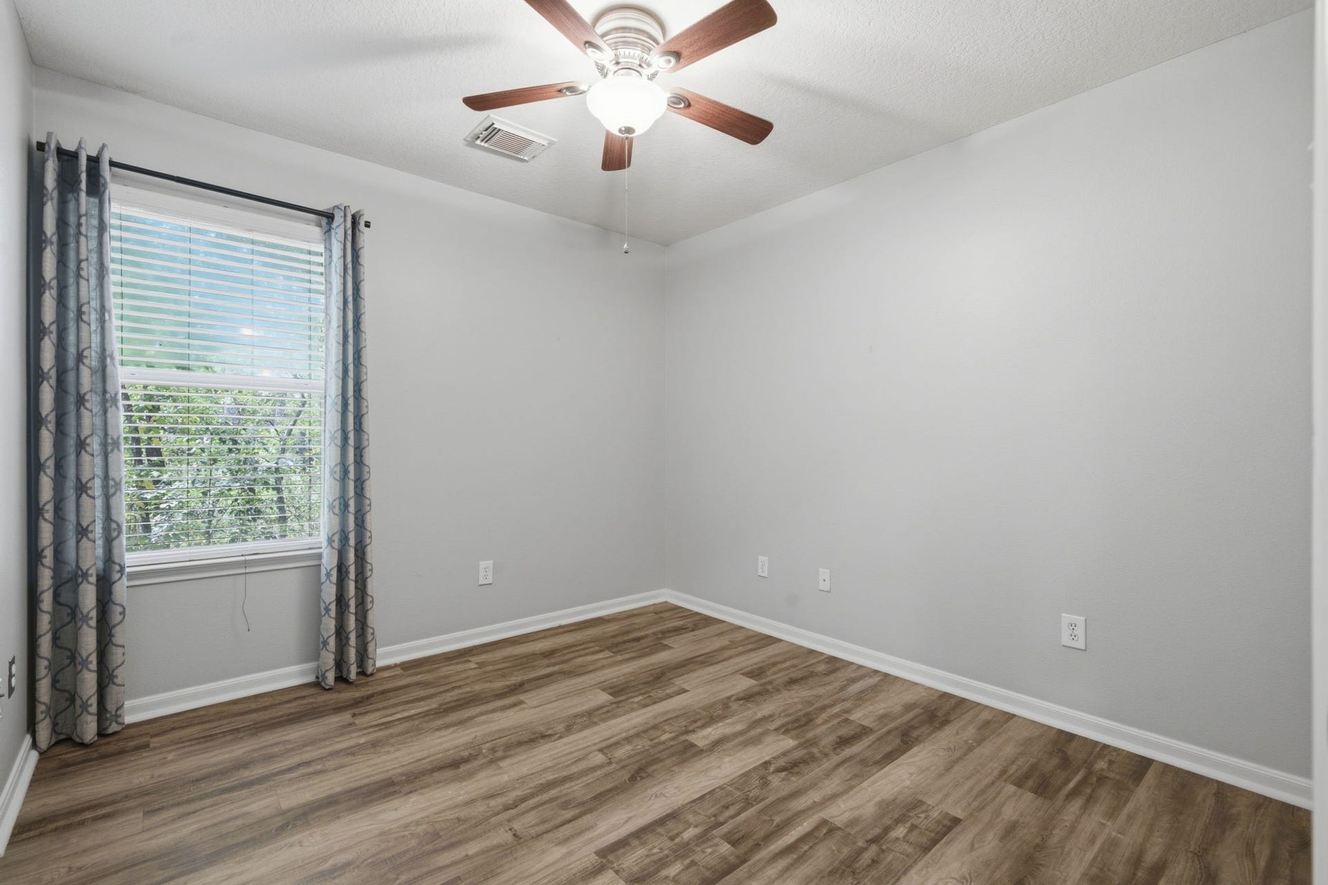 18 Cloud Bank Place, The Woodlands, TX 77382 18 Cloud Bank Place, The Woodlands, TX 77382