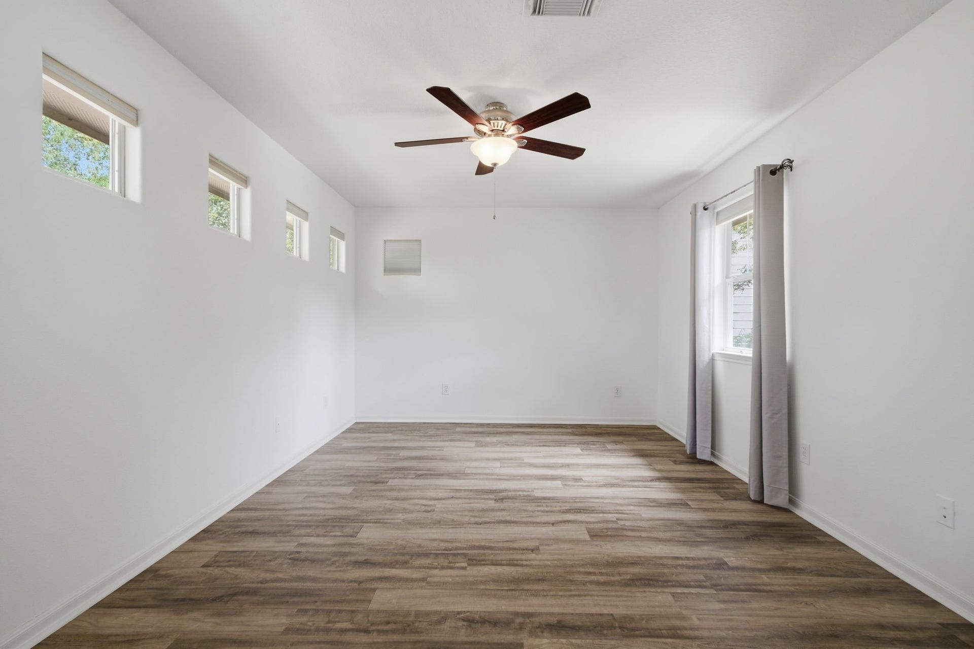 18 Cloud Bank Place, The Woodlands, TX 77382 18 Cloud Bank Place, The Woodlands, TX 77382