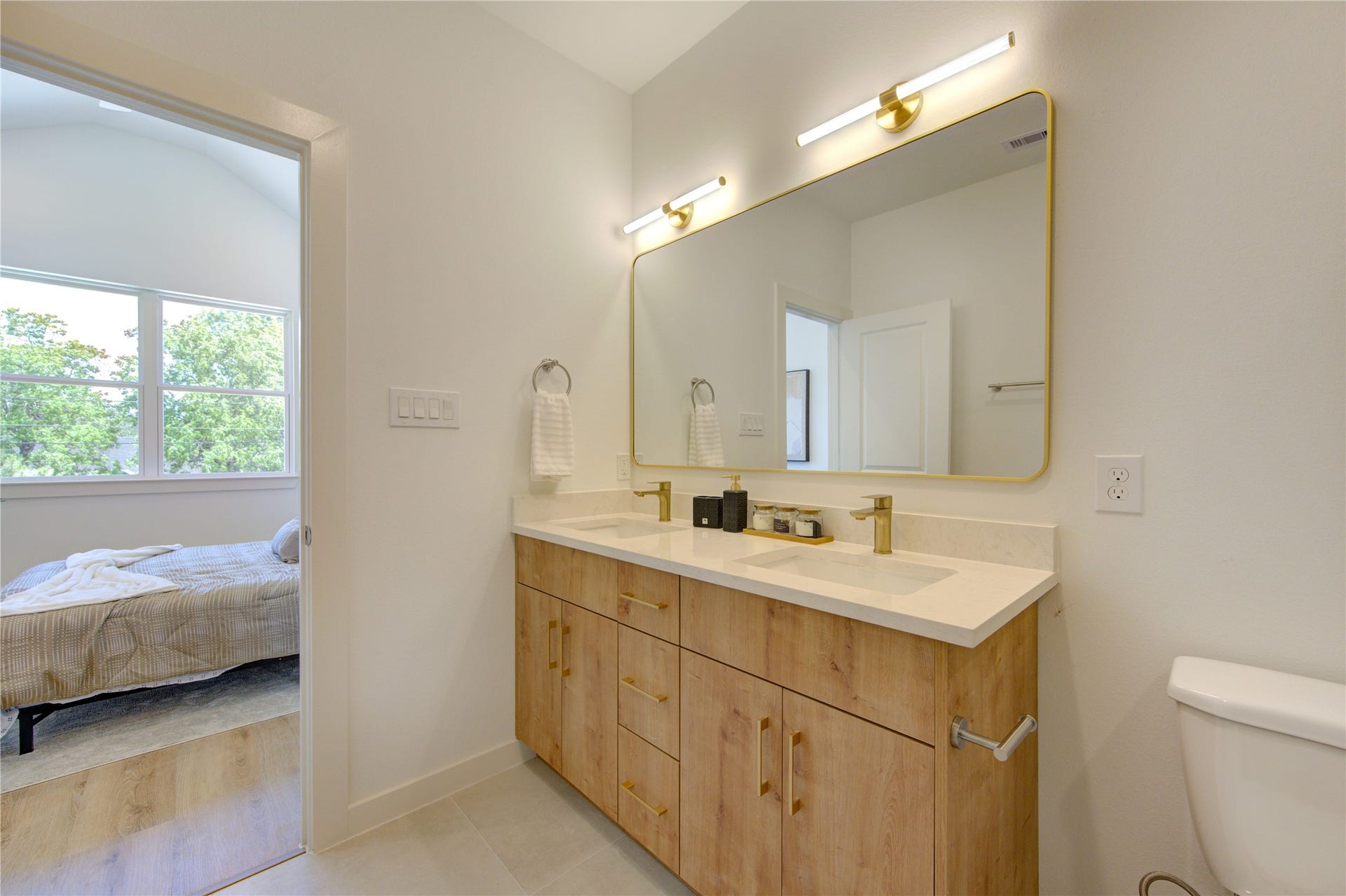 7118 Eastwood Street, Houston, TX 77021 7118 Eastwood Street, Houston, TX 77021