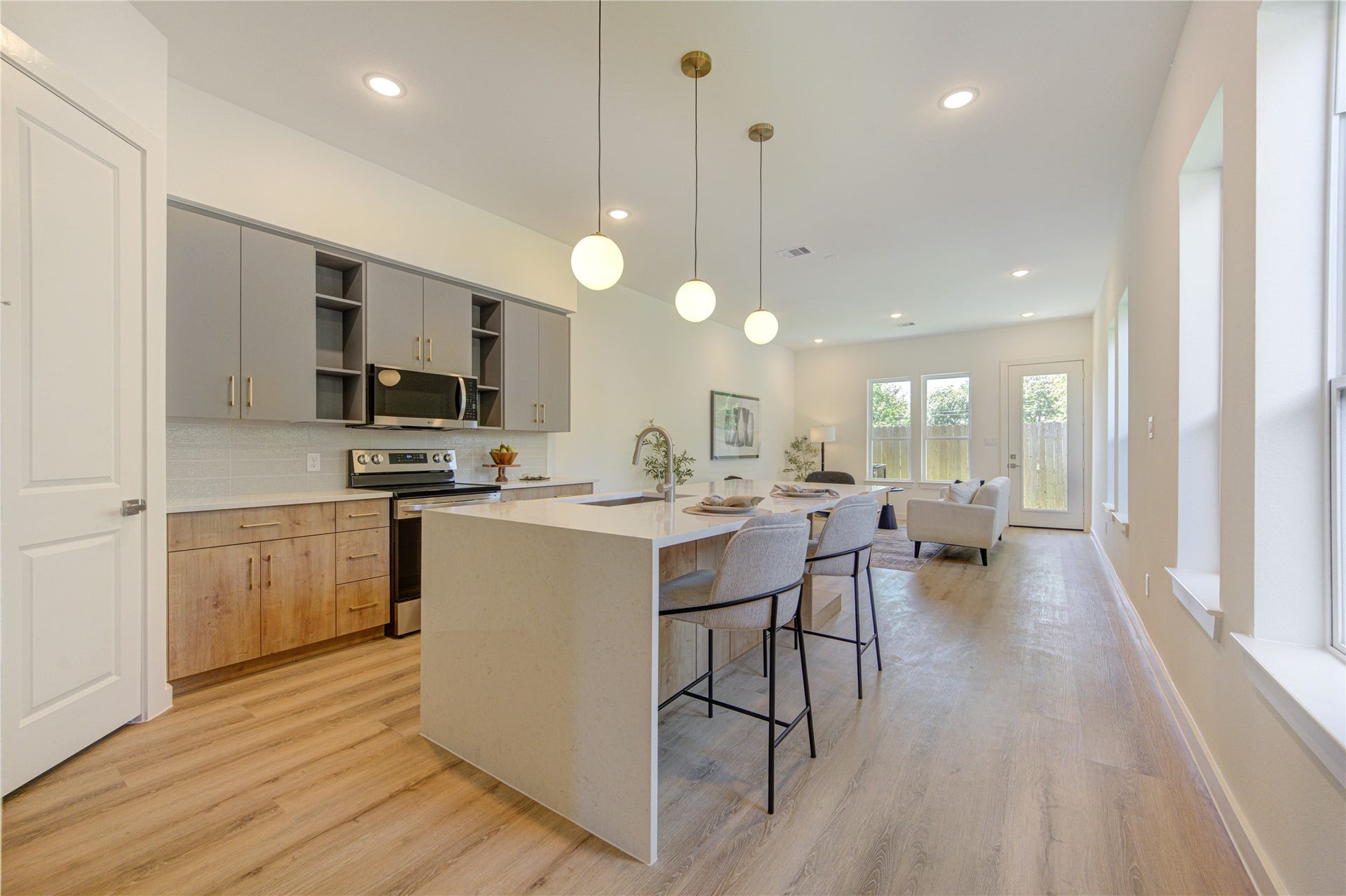 7118 Eastwood Street, Houston, TX 77021 7118 Eastwood Street, Houston, TX 77021