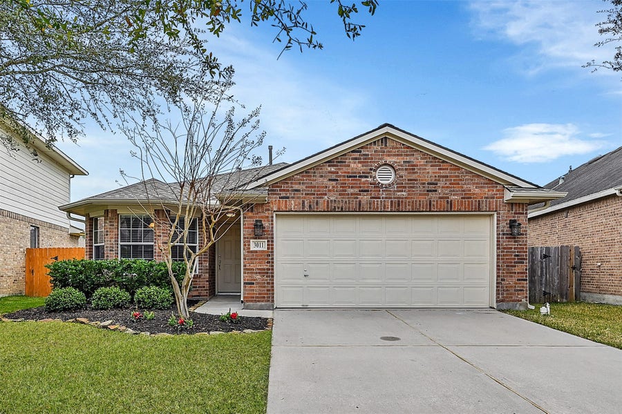 Property photo for 3011 Crescent Oaks Park Lane, Spring, TX