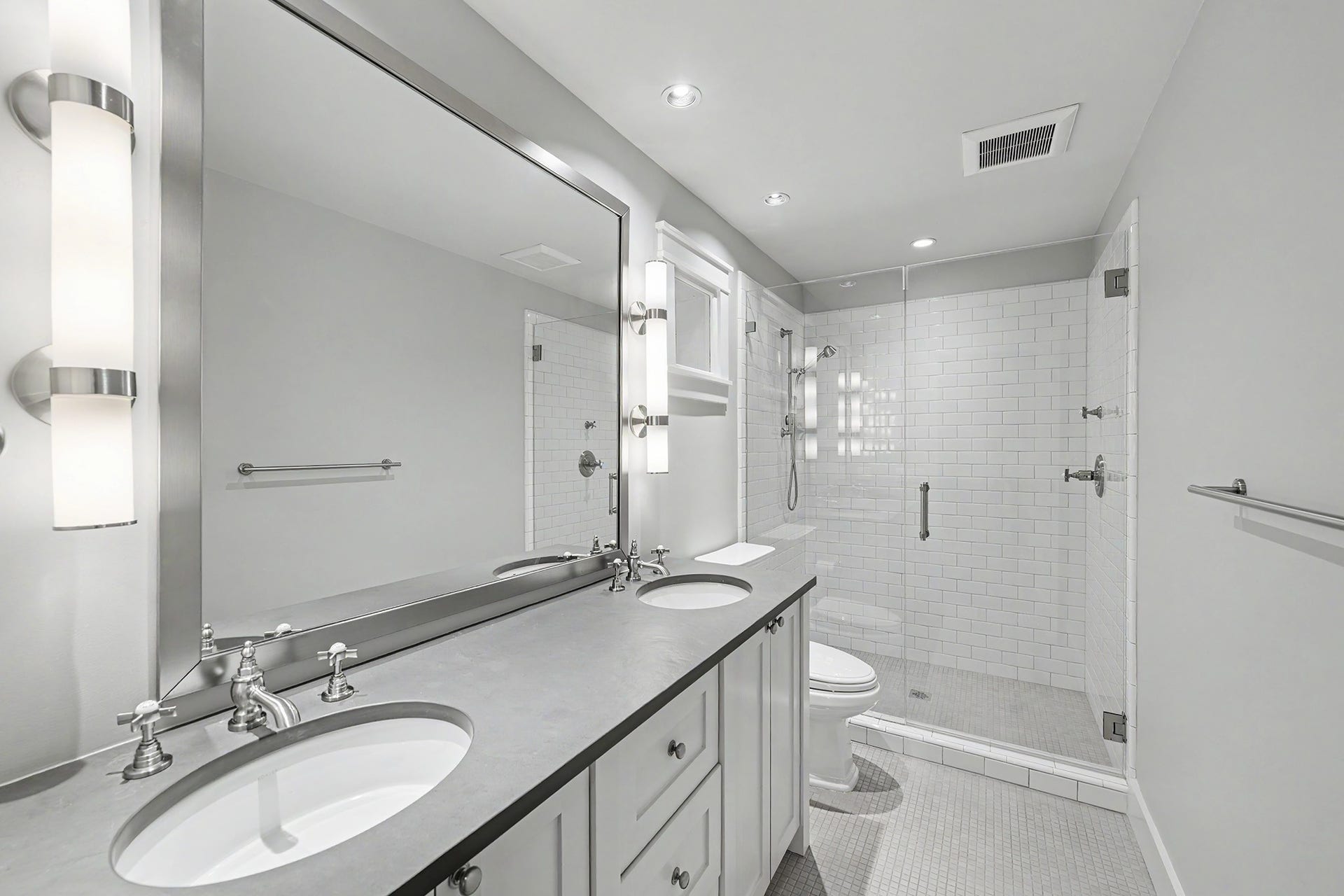 4153 Oberlin Street, West University Place, TX 77005 Ensuite bath with 2 sinks, large mirror, classic finishes and spacious walk-in shower.