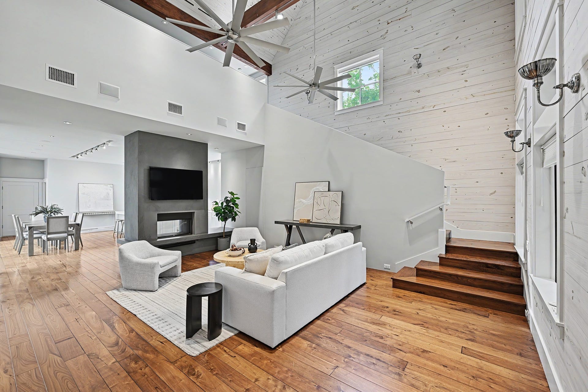 4153 Oberlin Street, West University Place, TX 77005 Shared by the living, dining and kitchen, the double-sided Spark Modern Vu-Thru Direct Vent Fire Ribbon fireplace offers a dramatic architectural focal point while adding warmth and ambiance to both spaces.