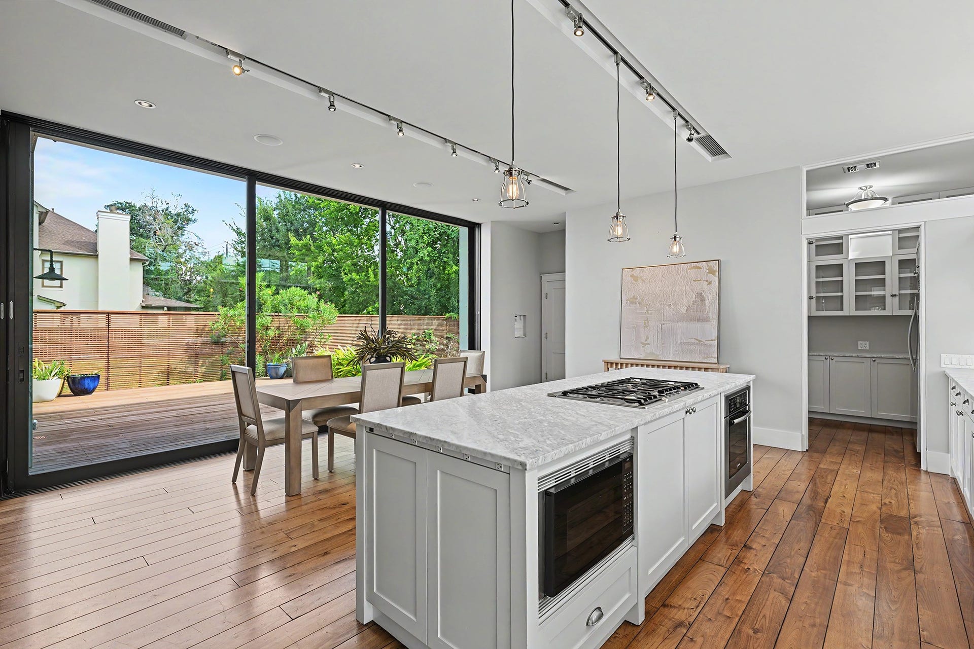 4153 Oberlin Street, West University Place, TX 77005 The kitchen and dining room enjoy views of the expansive deck and offer access for effortless indoor-outdoor living.