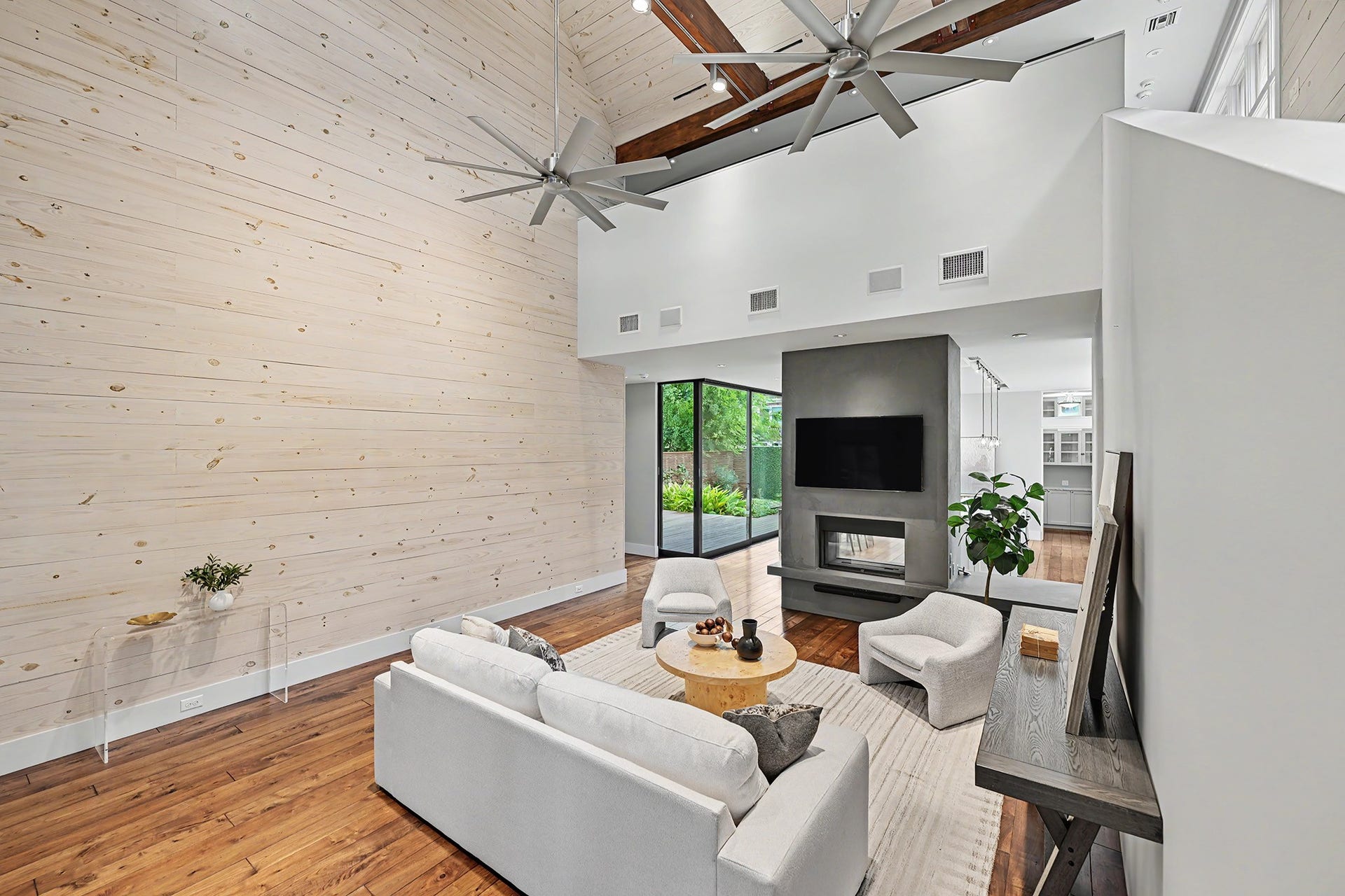 4153 Oberlin Street, West University Place, TX 77005 Oversized ceiling fans enhance comfort by keeping air flowing throughout. Virtually staged.