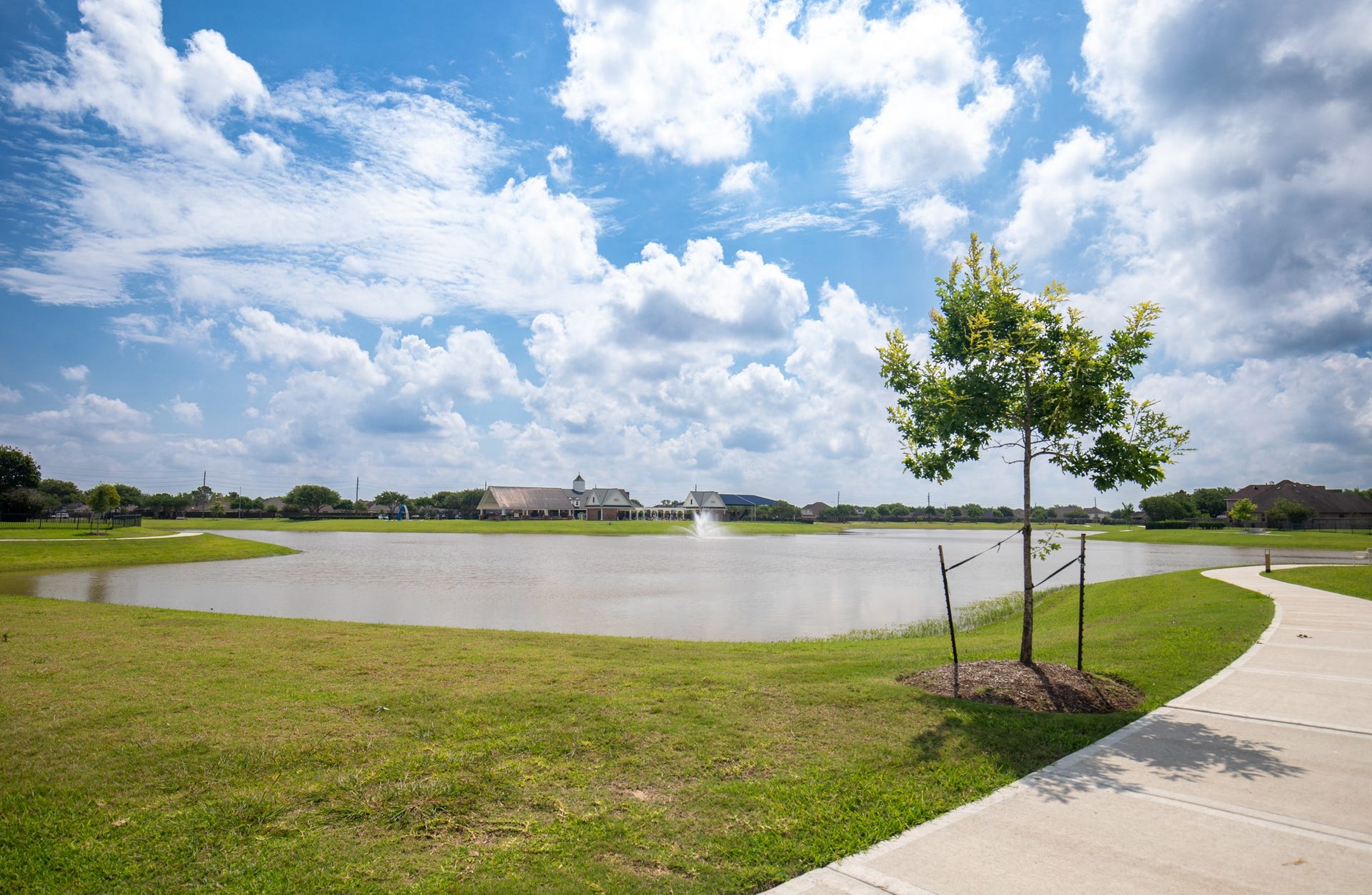 810 Aqua Vista, Richmond, TX 77469 Lakefront view in front of this house