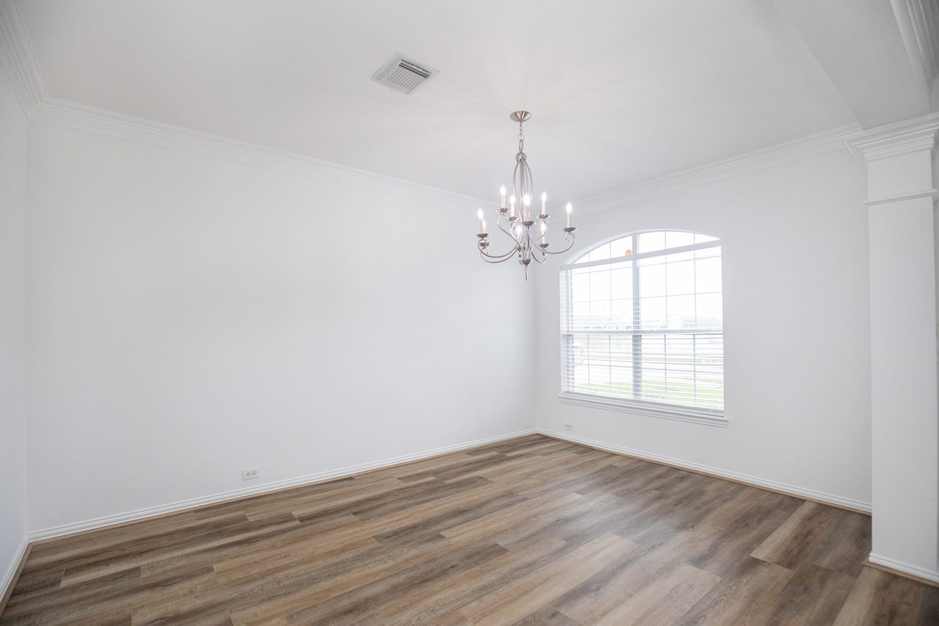 810 Aqua Vista, Richmond, TX 77469 Formal dining room with the lake view