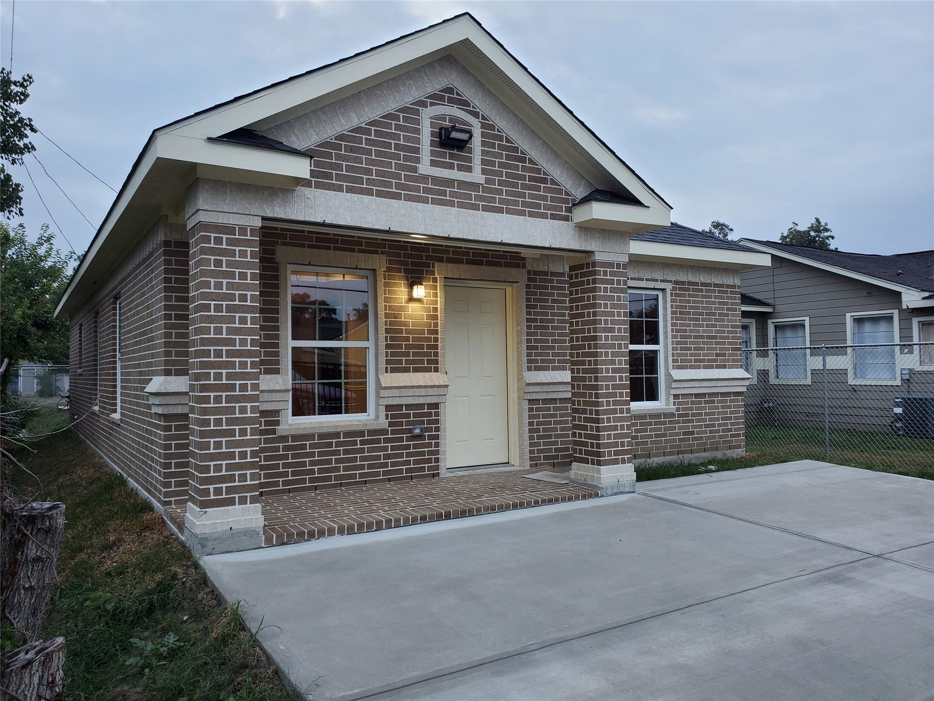 701 Twin Oaks Street, #A, Houston, TX 77076 Front Left