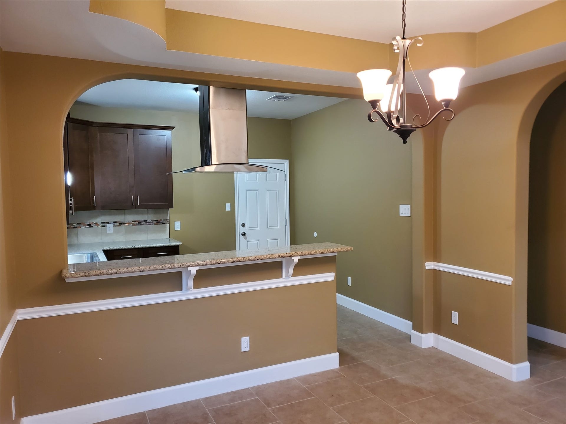 701 Twin Oaks Street, #A, Houston, TX 77076 Kitchen Bar