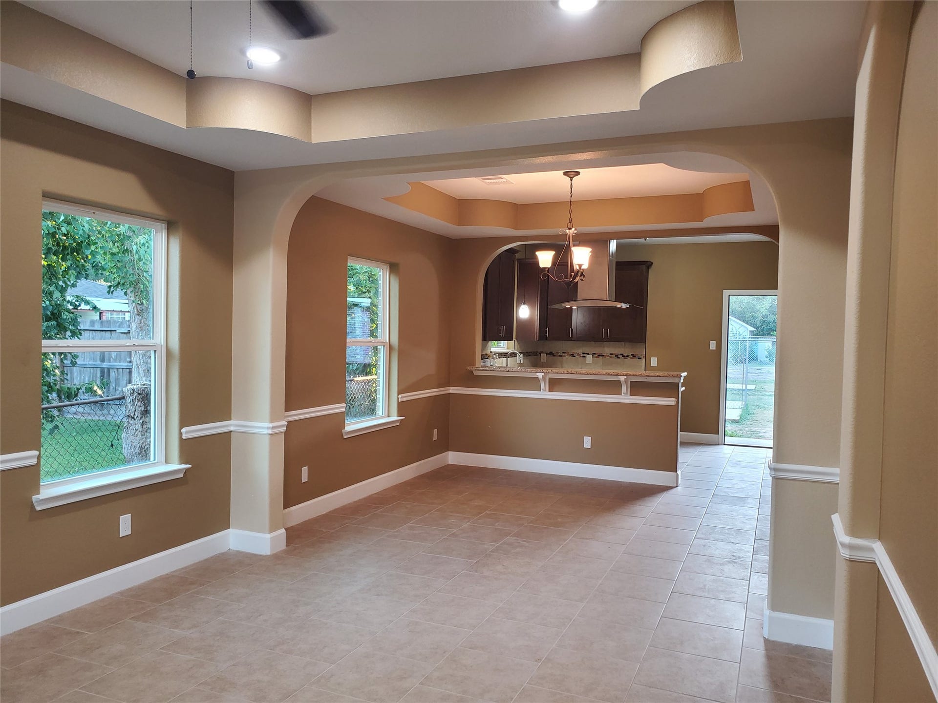 701 Twin Oaks Street, #A, Houston, TX 77076 Living