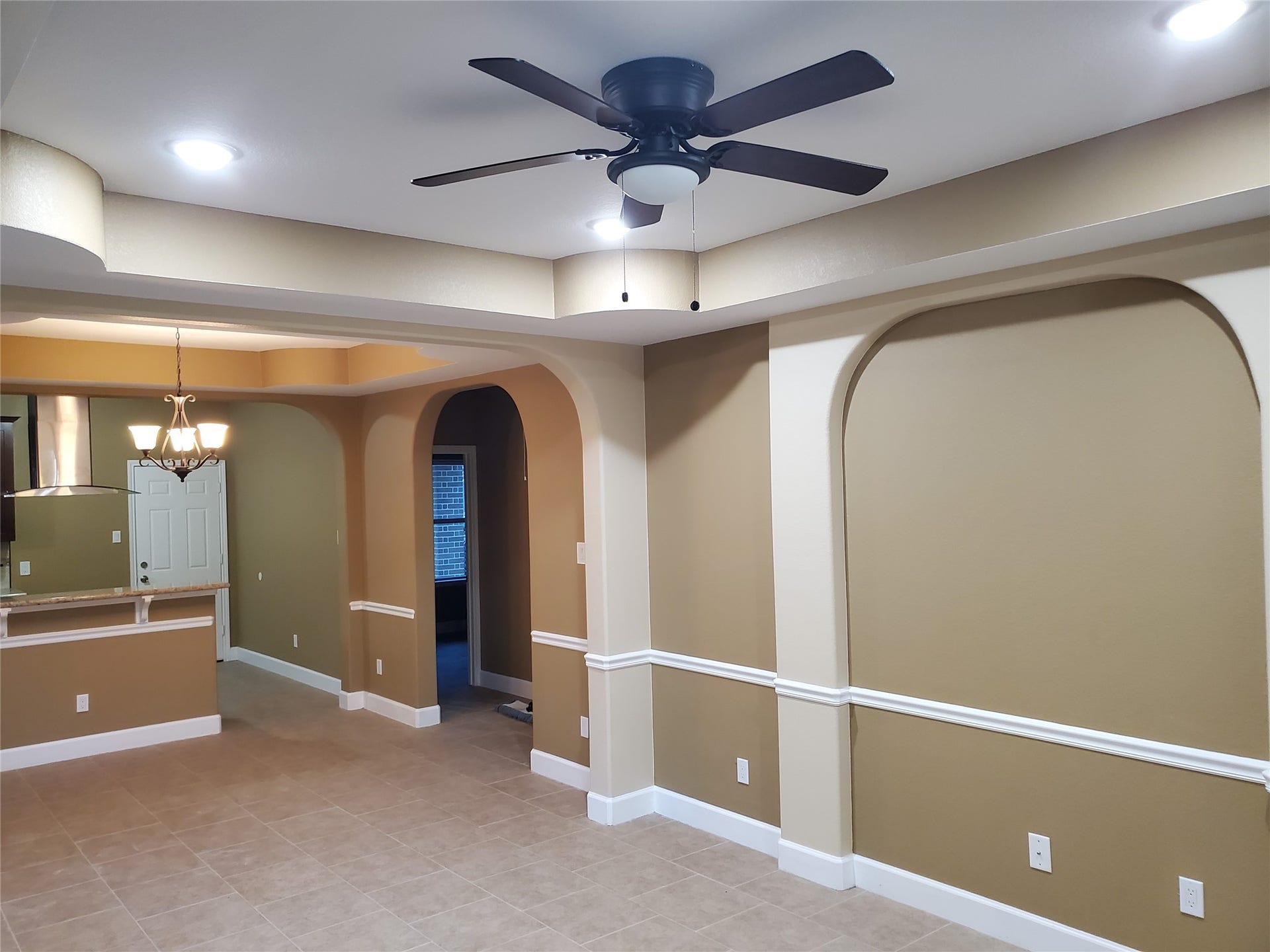 701 Twin Oaks Street, #A, Houston, TX 77076 Wall Nices & Decor Ceiling