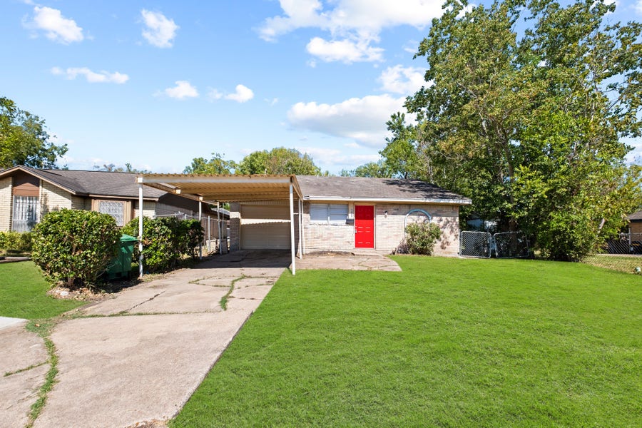 Property photo for 5023 Shorehaven Circle, Houston, TX