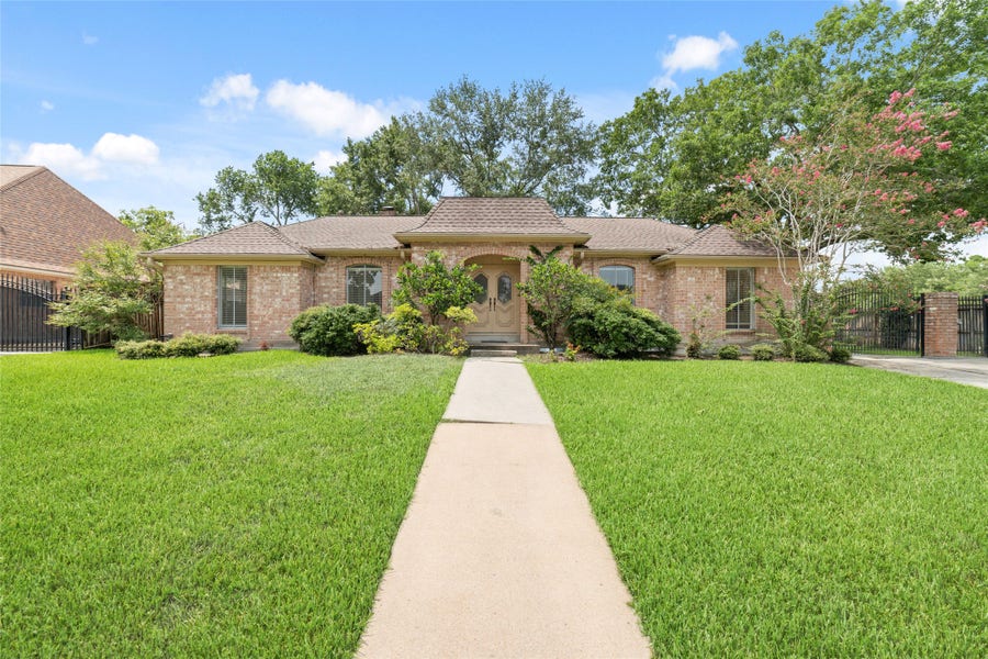 Property photo for 11838 Riverview Drive, Houston, TX