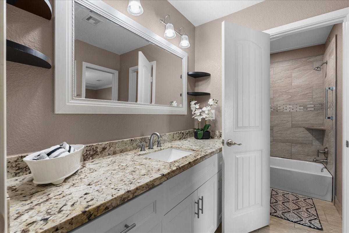 2904 Frostwood Circle, Dickinson, TX 77539 2904 Frostwood Circle, Dickinson, TX 77539