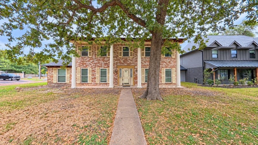 Property photo for 4830 Bayou Vista Drive, Houston, TX