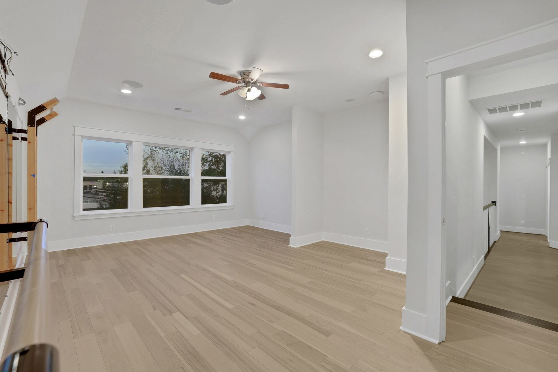 8558 Ridgepoint Drive, Houston, TX 77055 Warm flooring and an open footprint create a flexible space.