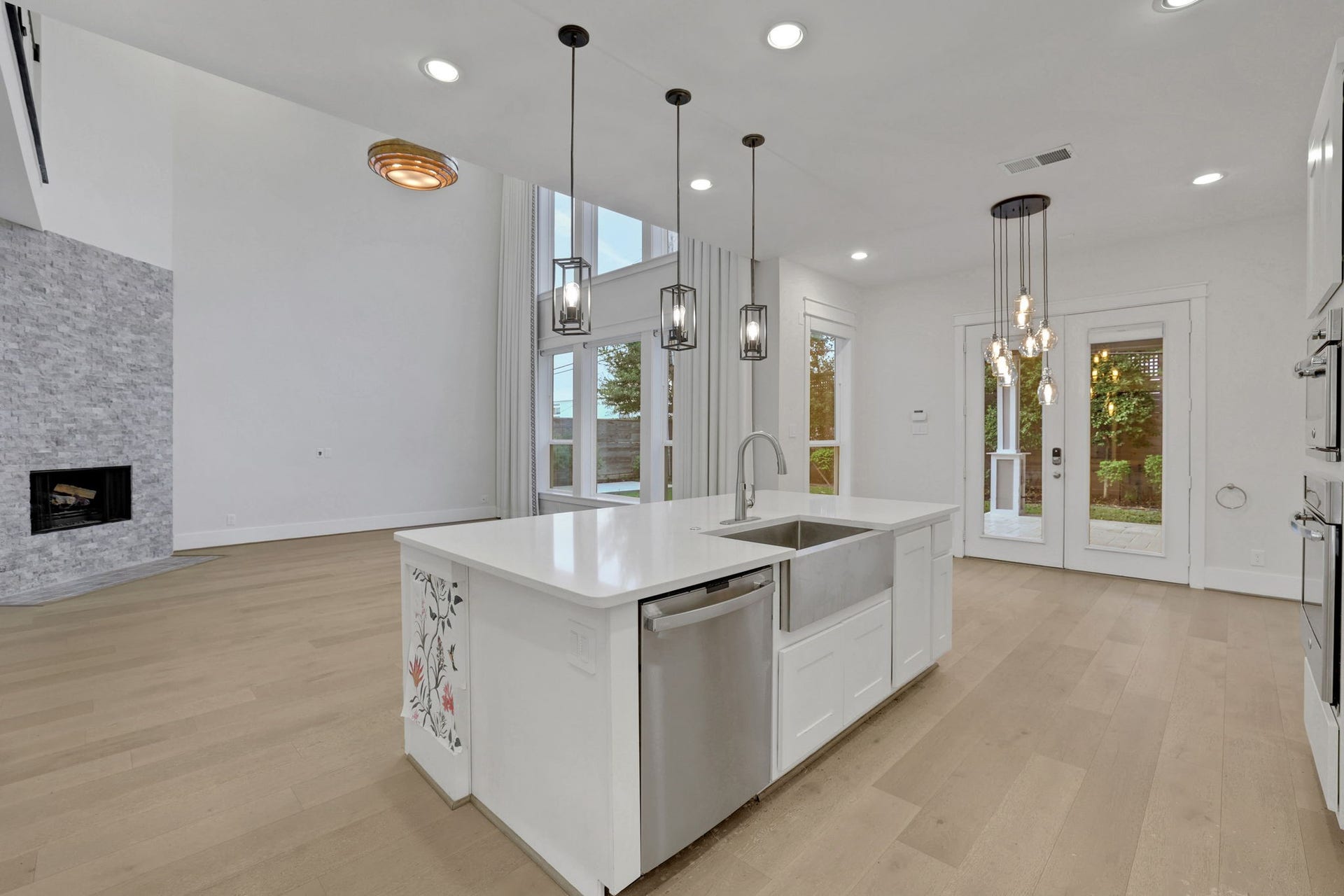 8558 Ridgepoint Drive, Houston, TX 77055 The island layout connects cooking, conversation and the living area.