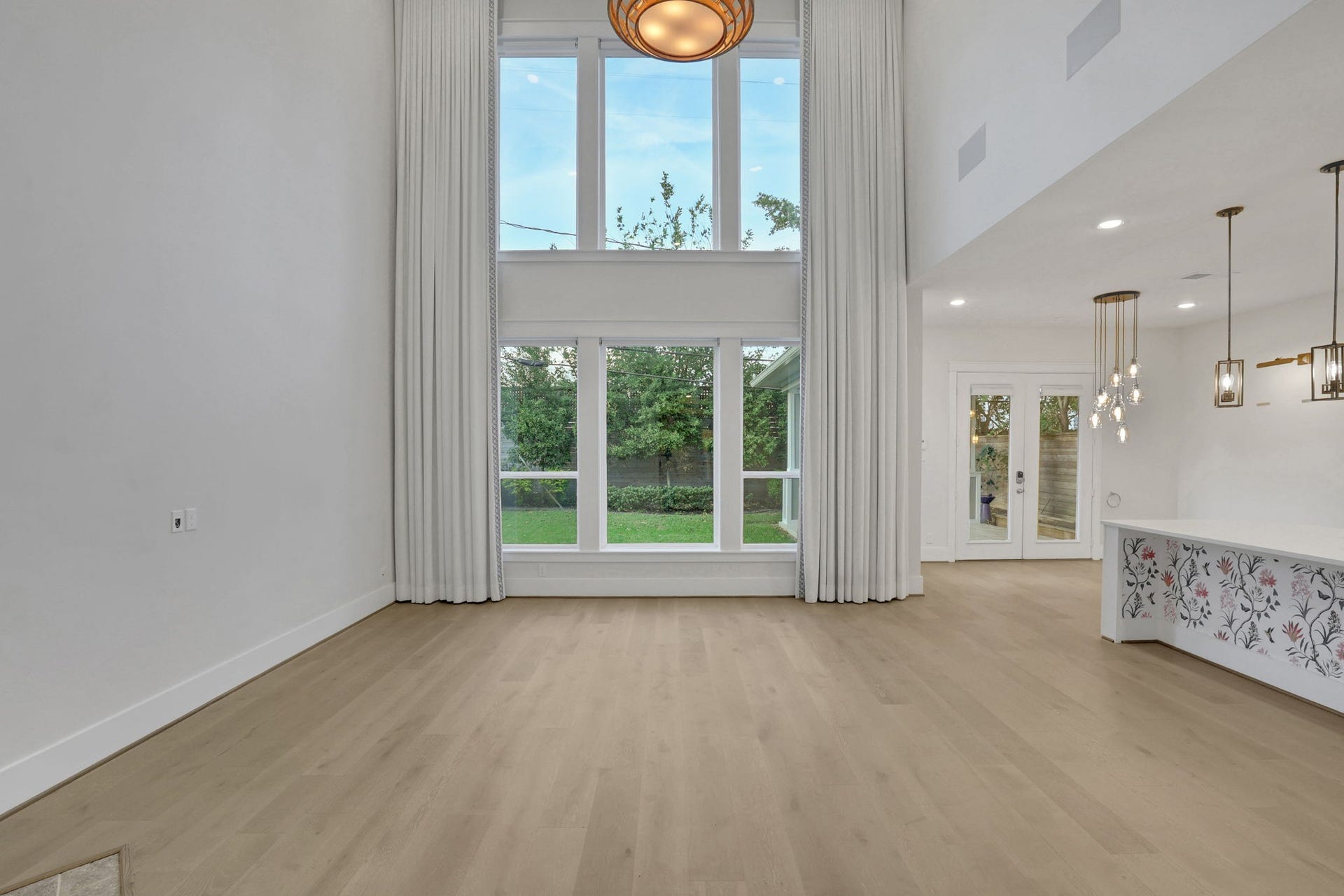 8558 Ridgepoint Drive, Houston, TX 77055 Tall windows and an open footprint leave room to arrange the space.