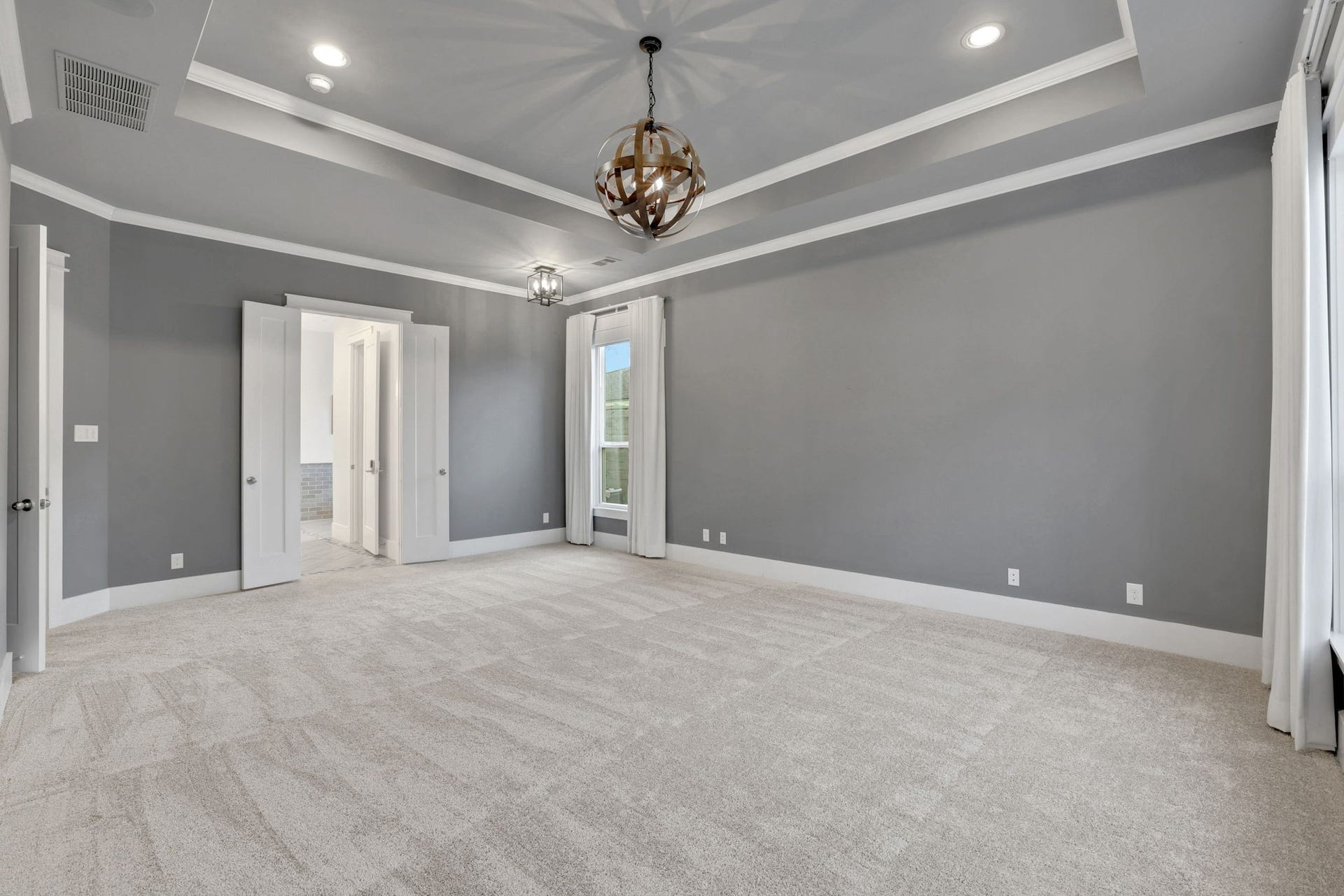 8558 Ridgepoint Drive, Houston, TX 77055 An unfurnished perspective shows the room's proportions and wall space.