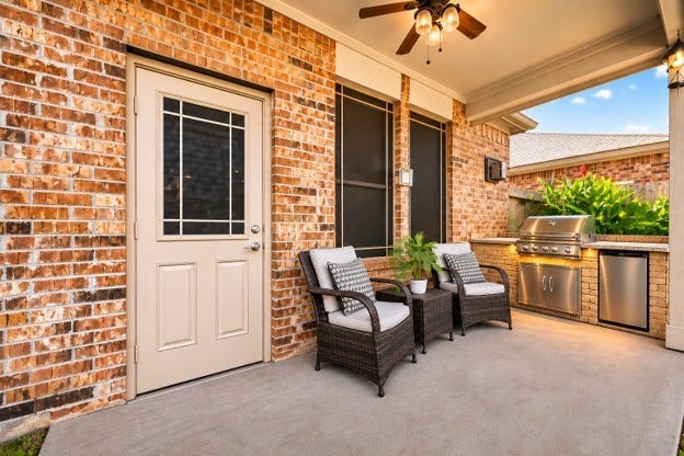 **********VIRTUALLY STAGED: Rendering of outdoor kitchen