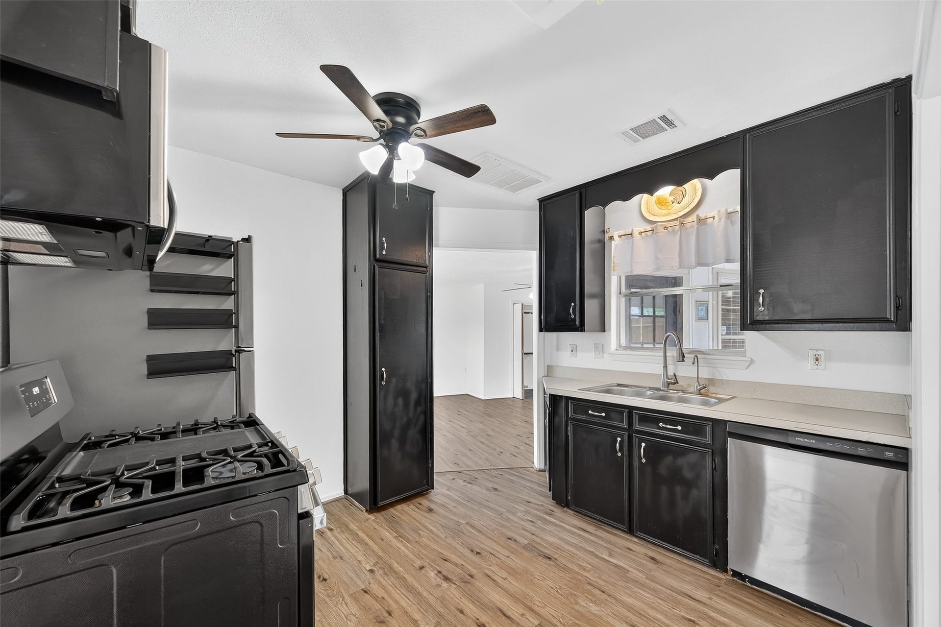 9858 Sageaspen Lane, Houston, TX 77089