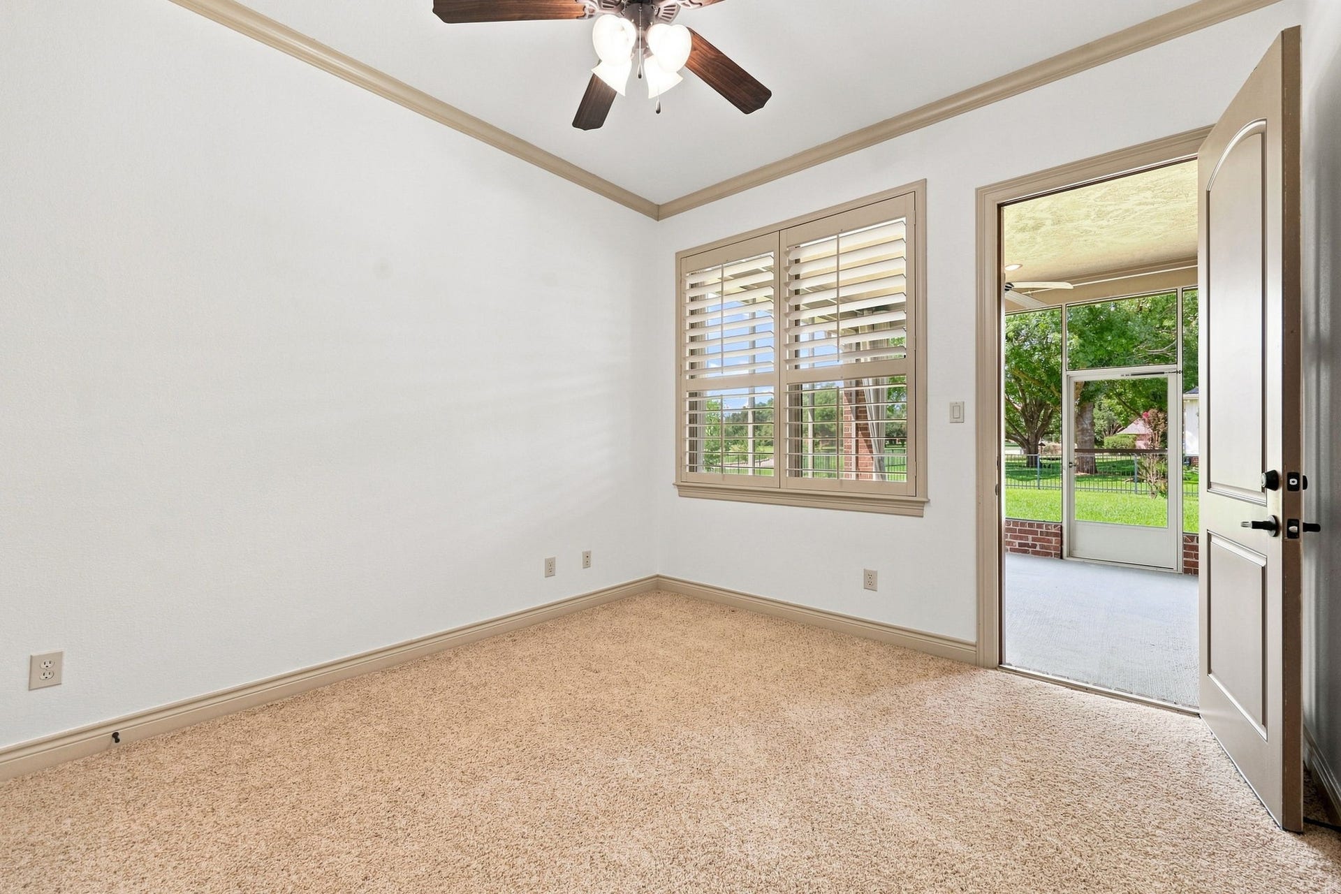 5411 Woodbury Street, Fulshear, TX 77441 This versatile Flex Room offers endless possibilities and can easily be used as an additional Bedroom, Hobby Room, Home Gym, or Private Retreat. The room features direct access to the screened-in back patio, creating a wonderful connection to the outdoors, along with direct access to a Full Bathroom and a spacious walk-in closet. Its flexible design makes it an exceptional space that can adapt to your lifestyle and needs.