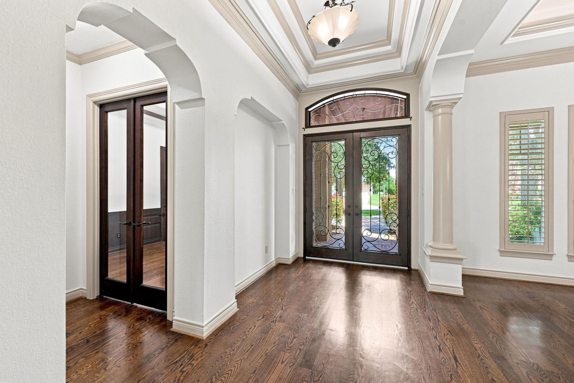 5411 Woodbury Street, Fulshear, TX 77441 Just off the foyer, a private home office is thoughtfully positioned at the front of the home and accessed through elegant double glass doors. This beautifully appointed space offers a quiet and inviting setting for working from home, studying, or managing daily business.