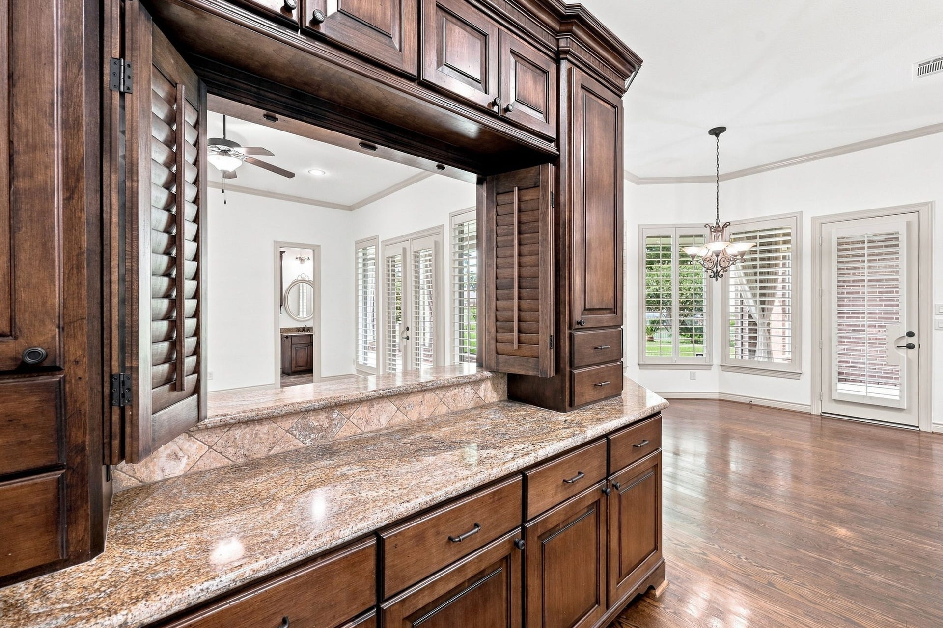 5411 Woodbury Street, Fulshear, TX 77441 Additional custom cabinetry and a convenient serving area provide exceptional functionality, with direct access to the Game Room for effortless serving and entertaining. This thoughtful design makes it easy to transition from the Kitchen to the Game Room when hosting family and guests.