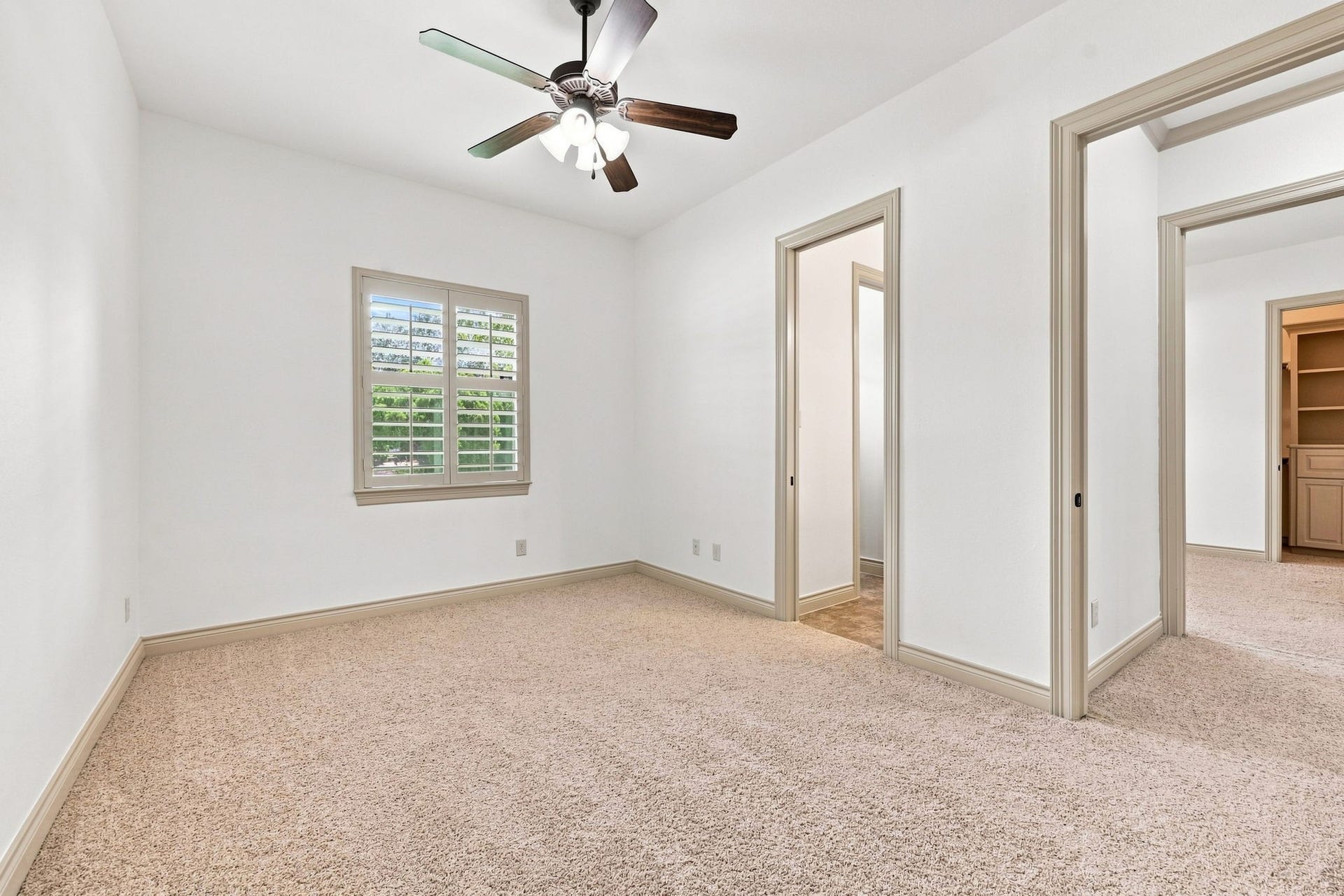 5411 Woodbury Street, Fulshear, TX 77441 All Secondary Bedrooms are generously sized, offering plenty of room for comfortable furnishings and personal space. Each bedroom features a large walk-in closet and direct access to a Full Bathroom, providing exceptional convenience, storage, and privacy for family members and overnight guests alike.