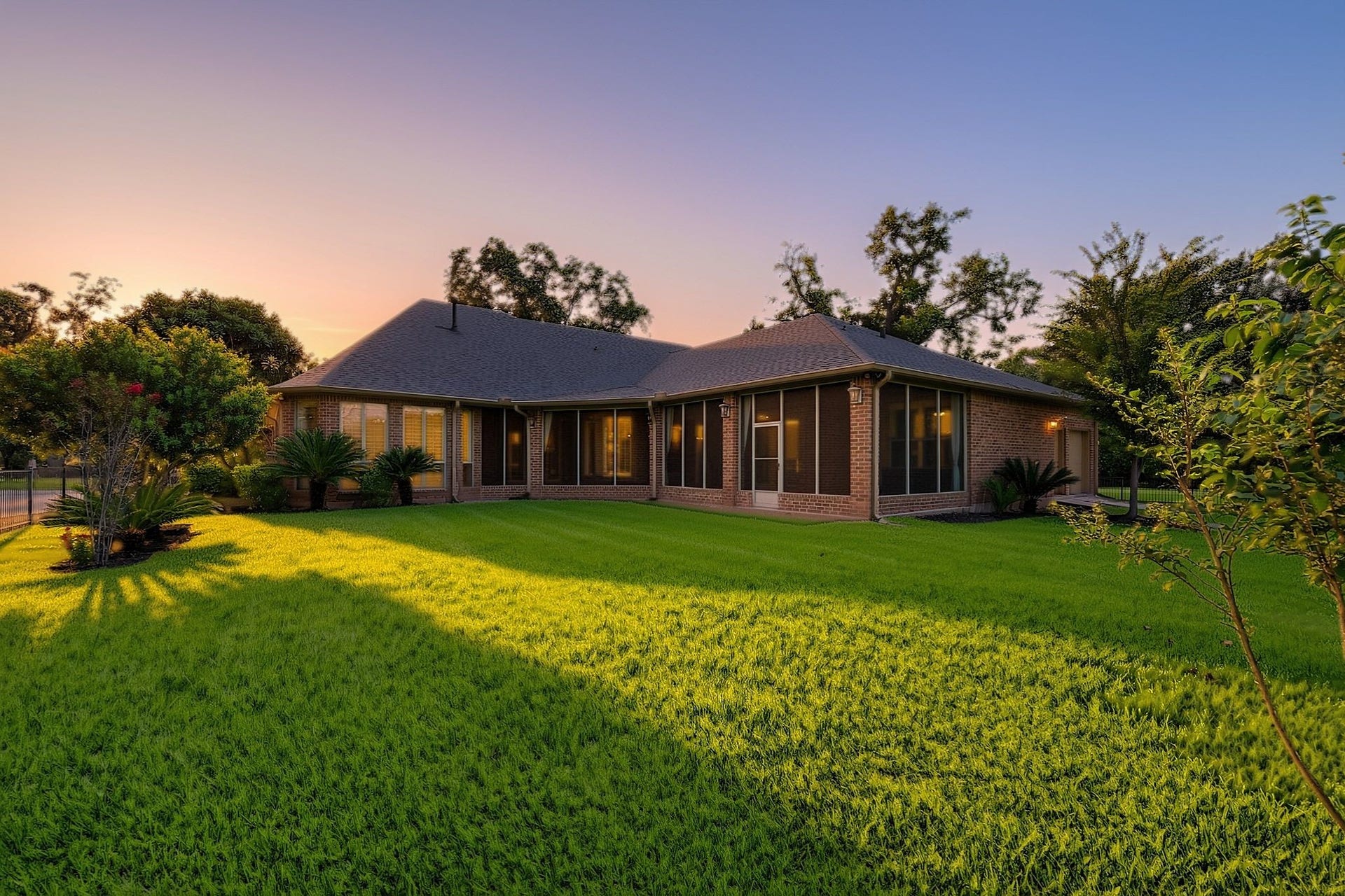 5411 Woodbury Street, Fulshear, TX 77441 The expansive backyard offers plenty of room to create your own private outdoor oasis, with ample space for a pool and additional outdoor living areas. Combined with the golf course backdrop, this spacious setting provides endless possibilities for relaxing, entertaining, and enjoying the outdoors.