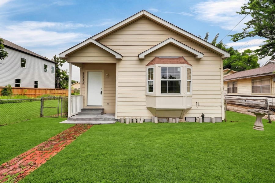 Property photo for 1315 E 33rd Street, Houston, TX