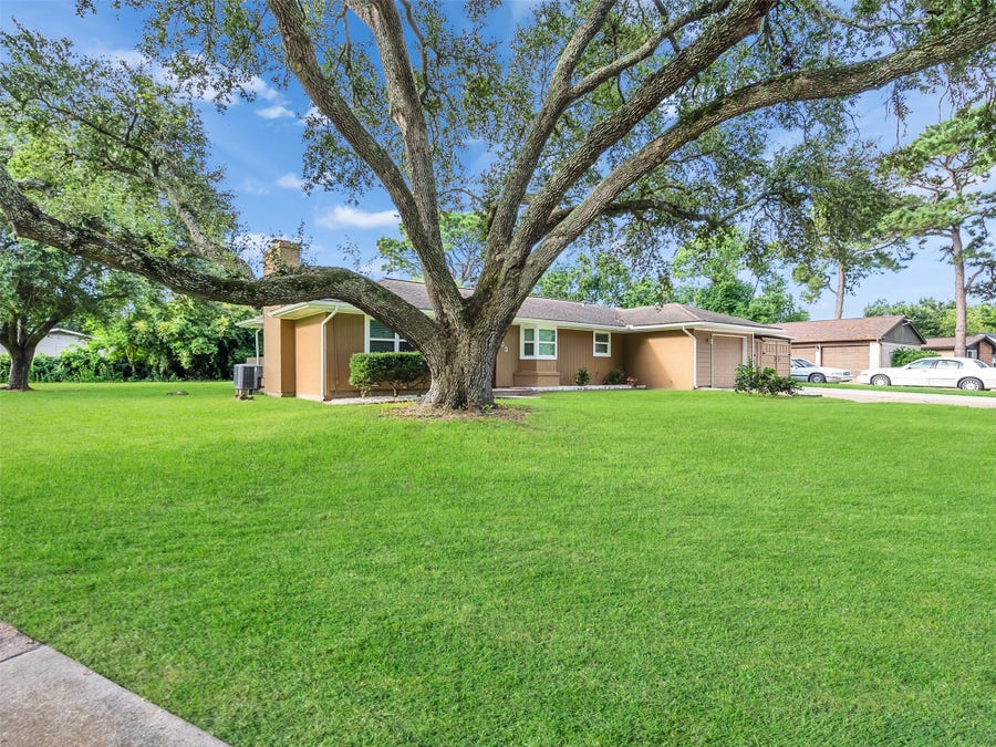 Property photo for 203 22nd Avenue N, Texas City, TX