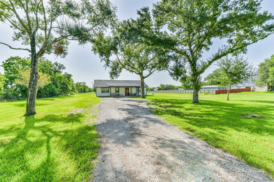Property photo for 8203 County Road 198, Alvin, TX