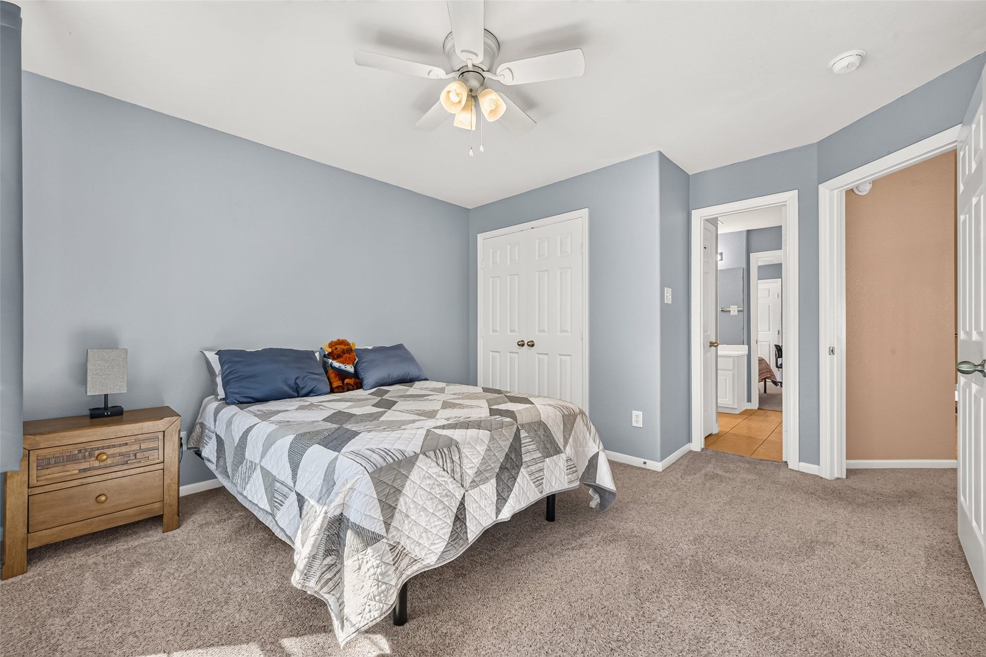 Additional view of Bedroom 3 highlighting the closet space and convenient access to the shared Hollywood bathroom.