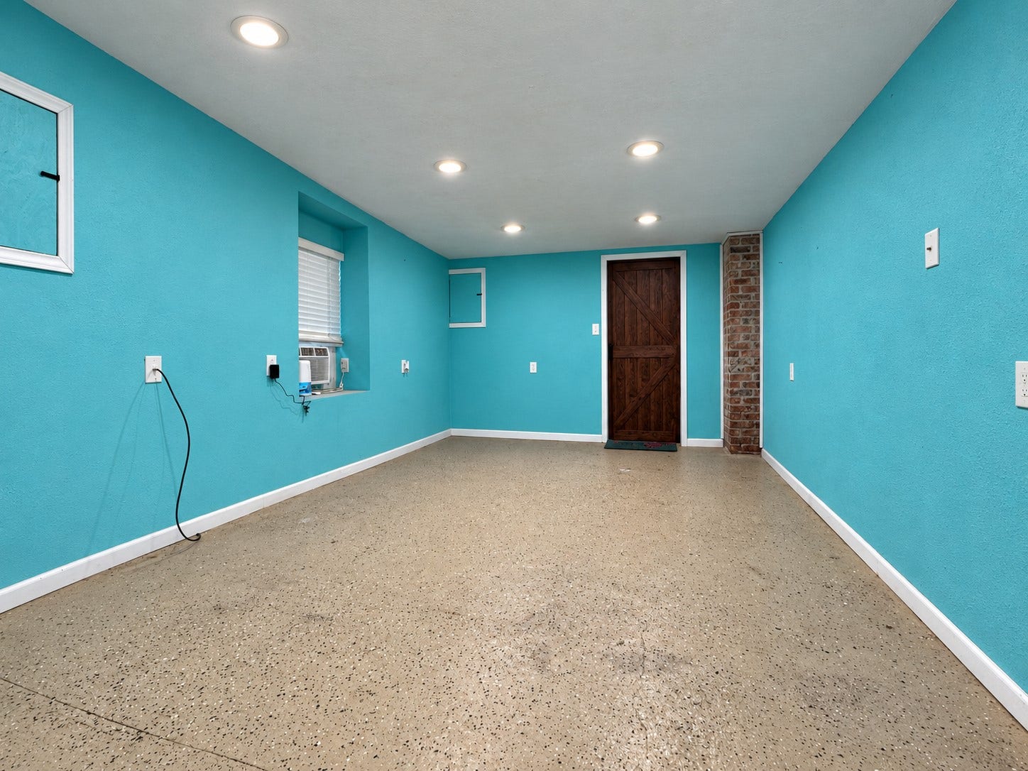 4417 Avenue O 1/2, Galveston, TX 77550 Flex room off garage