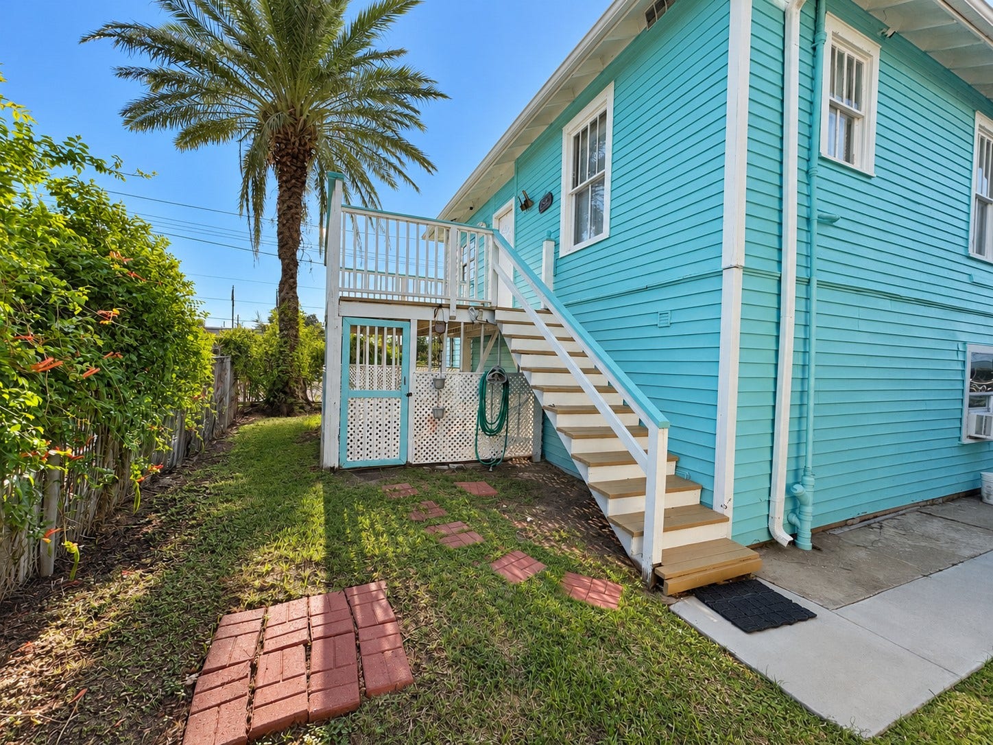 4417 Avenue O 1/2, Galveston, TX 77550 Rear Yard and Deck