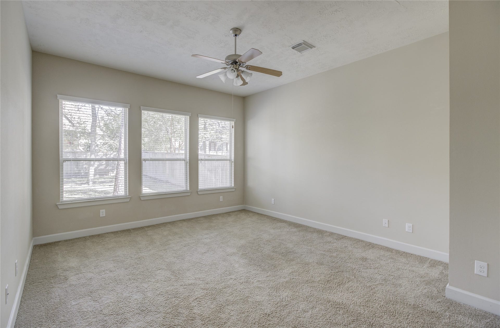 70 S Almondell Circle, The Woodlands, TX 77354 70 S Almondell Circle, The Woodlands, TX 77354